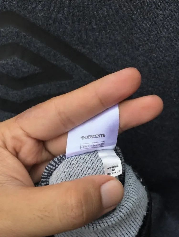 Umbro HOODIE UMBRO TAG DESCENTE SIZE M Size US M / EU 48-50 / 2 - 3 Thumbnail