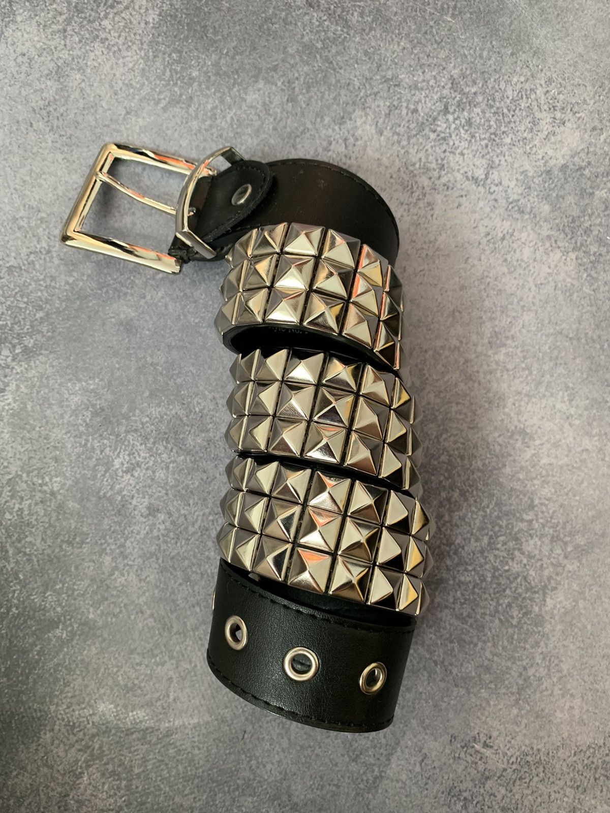 Japanese Brand × Vintage Vintage Y2K Pyramid Studdet Metal Punk Spikes Leather Belt Size ONE SIZE - 1 Thumbnail