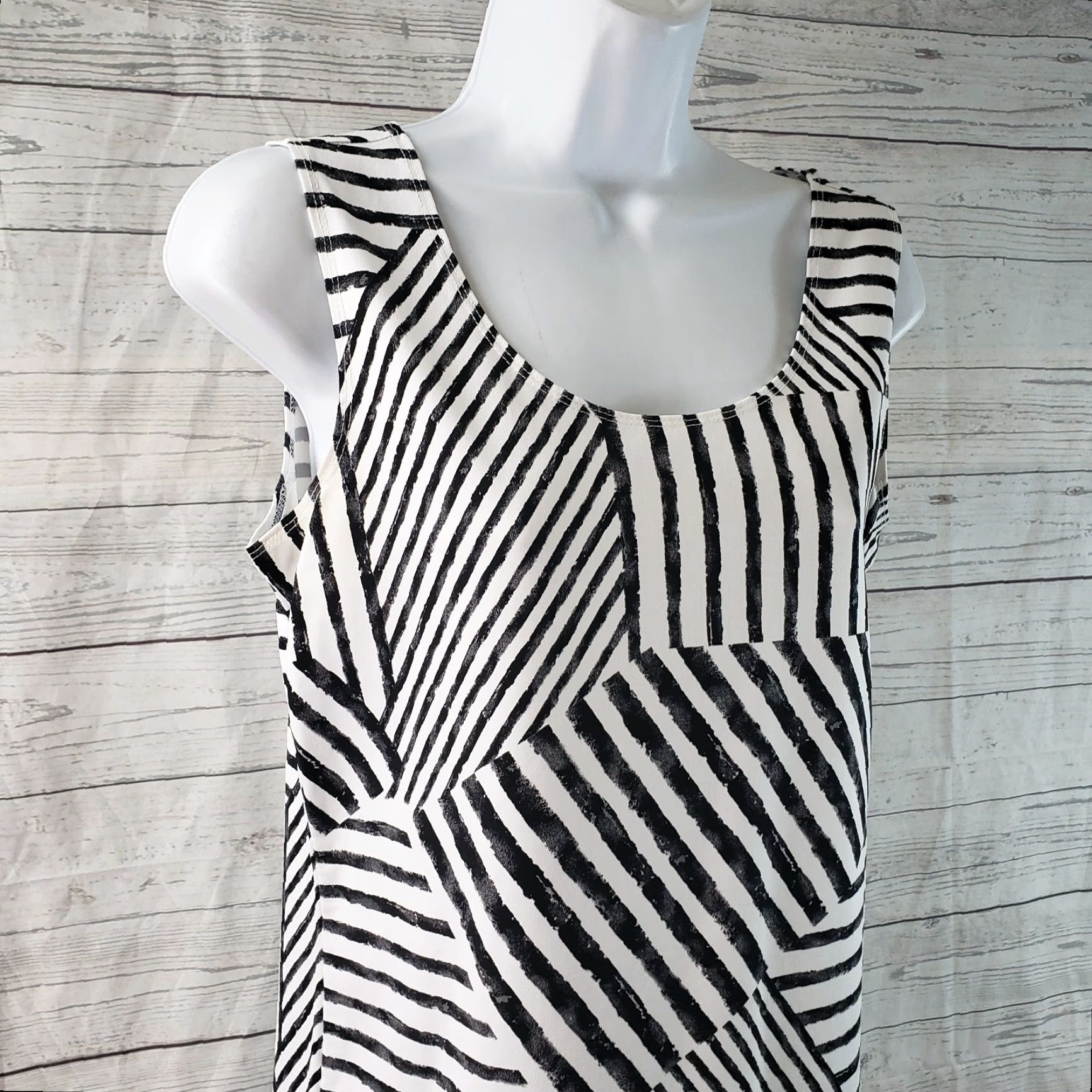 Vintage Chico's Womens Tank Top Sz Medium Black White Stripe Scoop Neck Nylon Blend Shirt Adult M Black Stripe Sleeveless Size M / US 6-8 / IT 42-44 - 2 Thumbnail