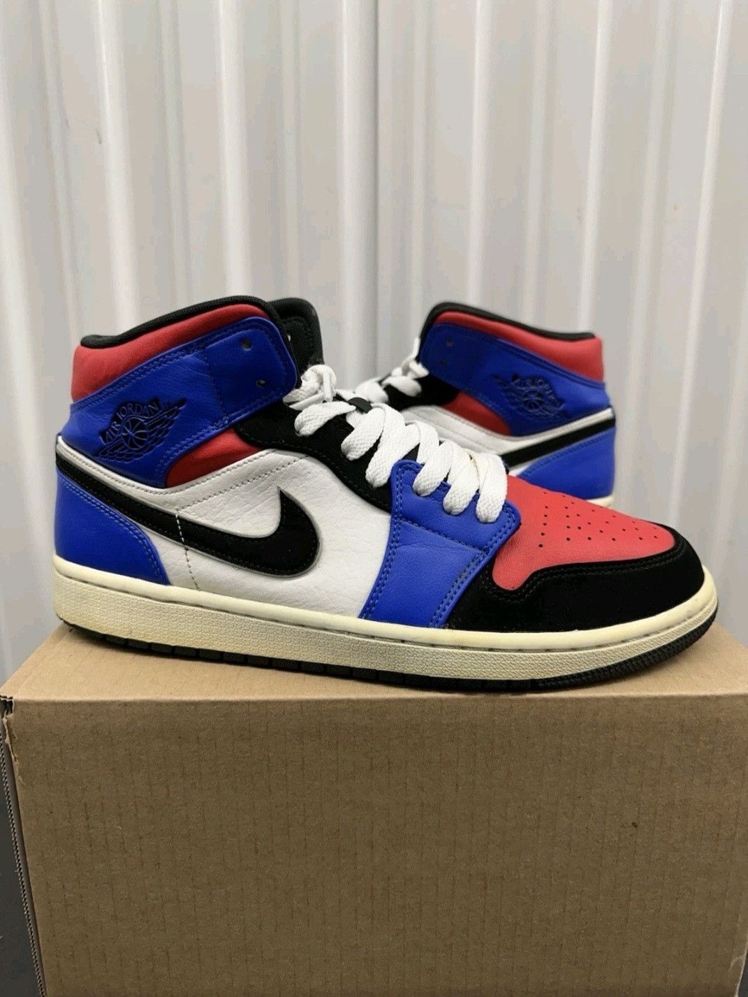 Jordan Brand Nike Air Jordan Retro 1 Mid Top 3 554724124 Size 10.5 Men Size US 10.5 / EU 43-44 - 1 Thumbnail