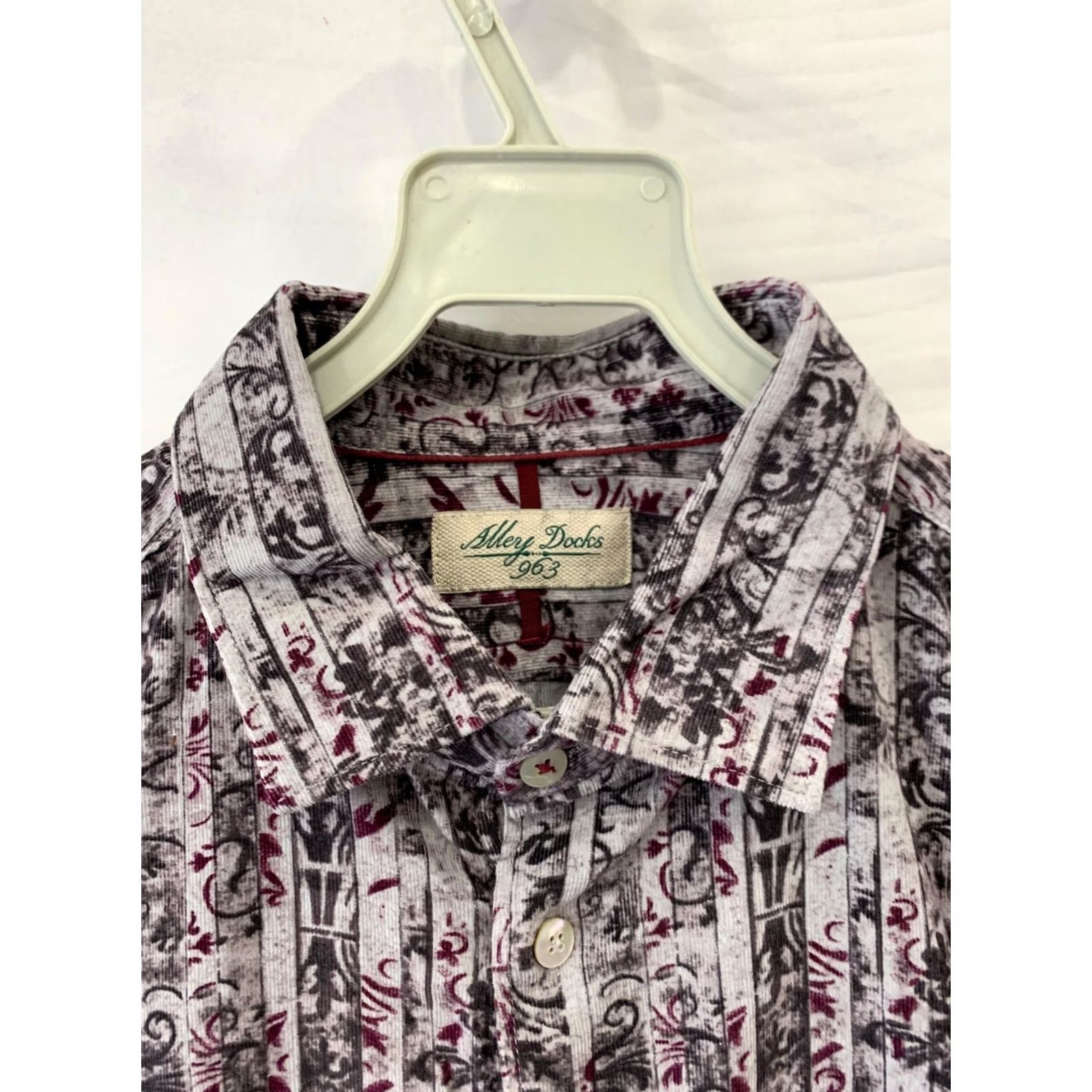 Vintage VINTAGE Alley Docks 963 Men’s L Corduroy Button-Down Shirt Paisley Floral Gray (C18) Size US L / EU 52-54 / 3 - 6 Thumbnail