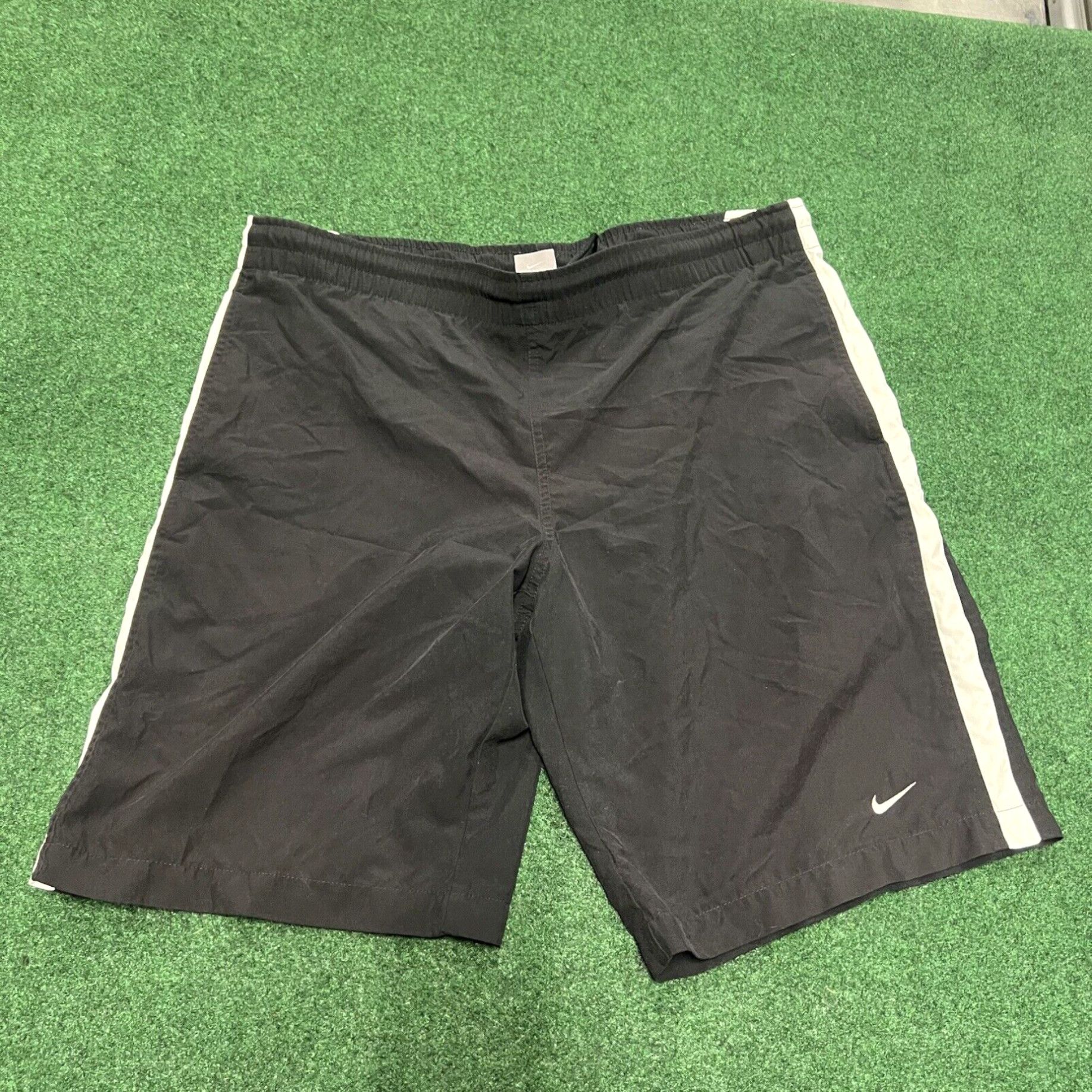 Nike Vintage Nike Basketball Shorts Black Embroidered Logo Athletic Y2K Men’s Size L Size US 33 - 1 Thumbnail