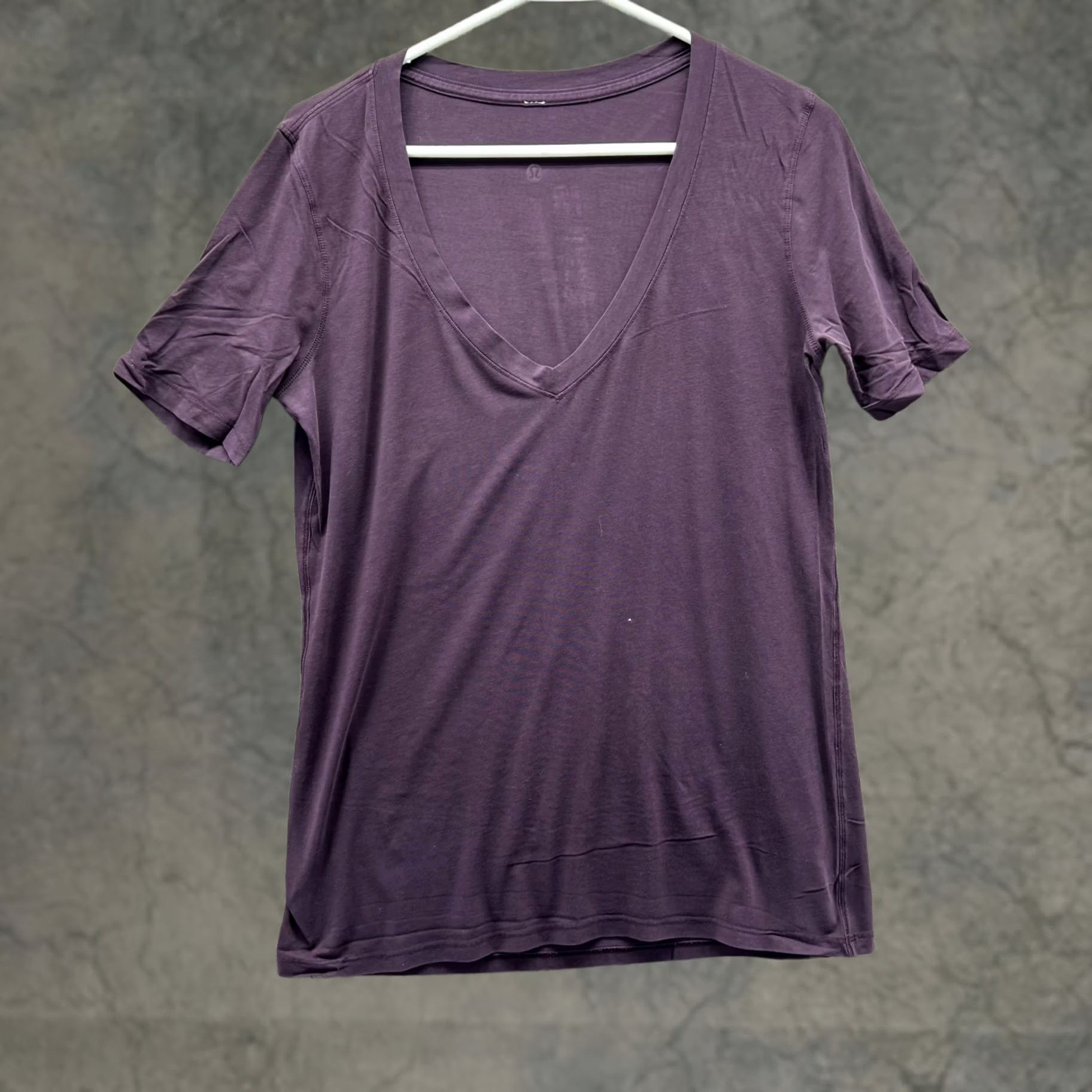 Lululemon Lululemon Shirt Womens 8 Purple Deep V Tee Short Sleeve Cotton Stretch T-Shirt Activewear Womens 8 Purple Vintage? No Size M / US 6-8 / IT 42-44 - 1 Thumbnail