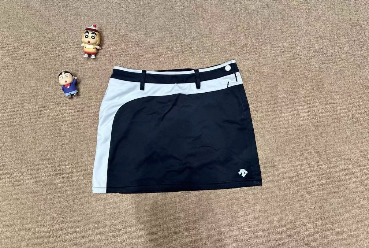 Descente Descente Golf Collection Women's Spliced Fleece Skirt J39 Size M / US 6-8 / IT 42-44 - 1 Thumbnail