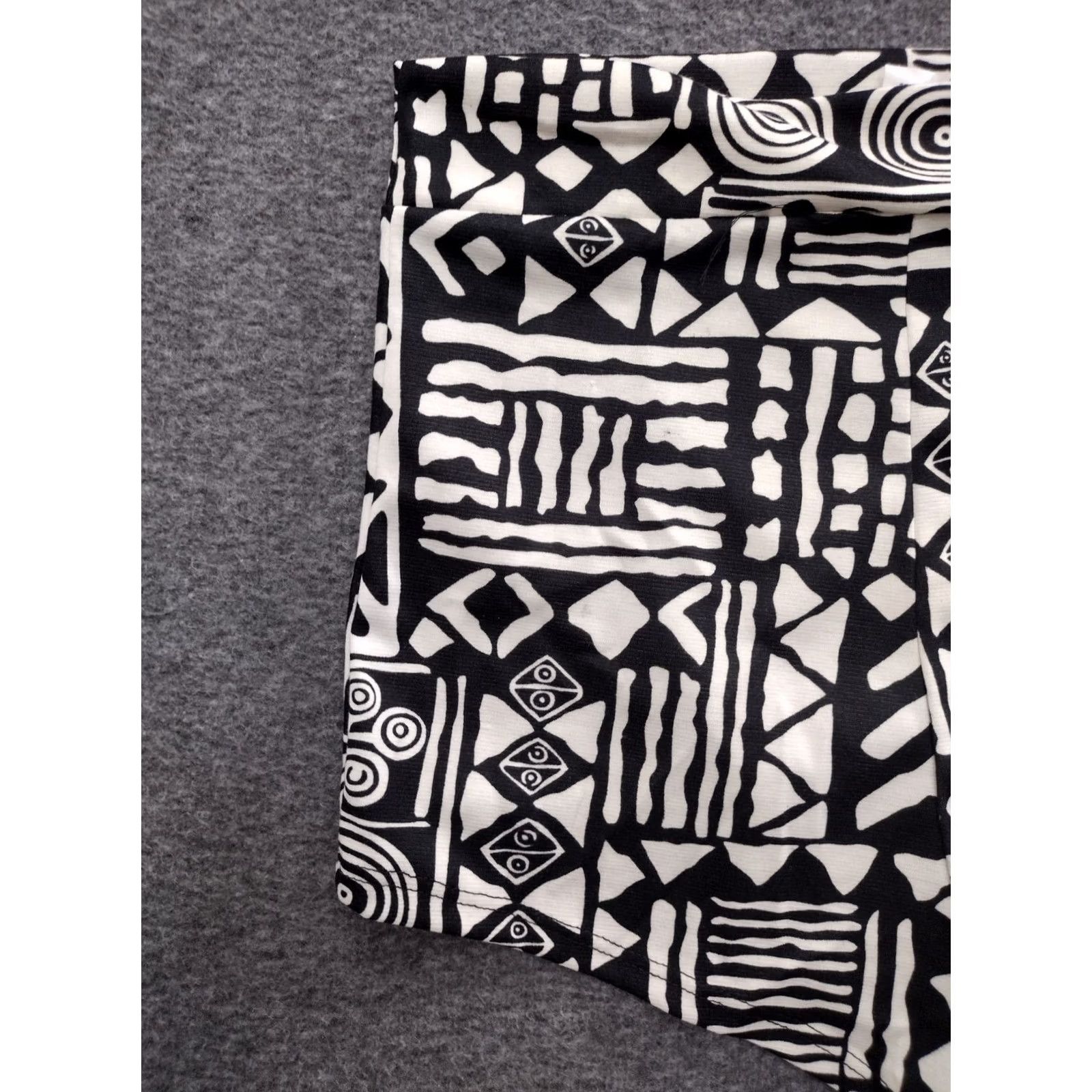 Vintage Codigo Women's Black and White Aztec Print Mini Chino Shorts Preppy Size L Size 36" / US 14 / IT 50 - 6 Thumbnail