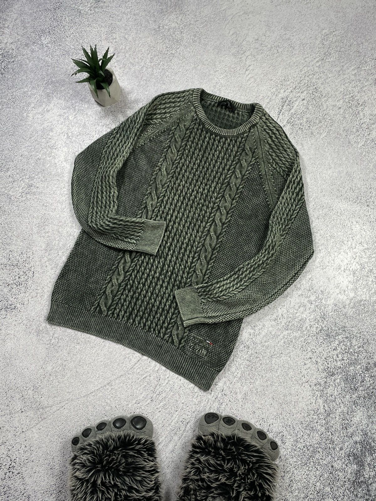 Vintage Japanese Style Avangarde Y2K Faded Knitted Sweater