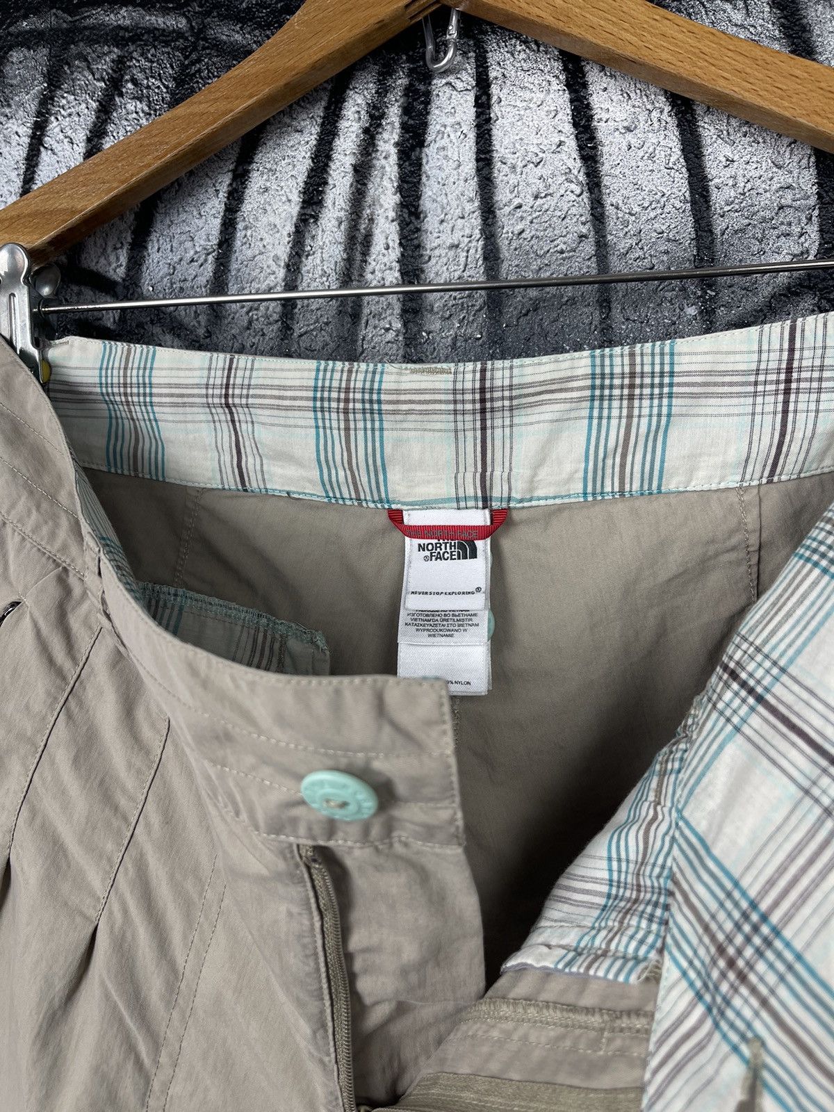 The North Face The North Face Casual Beige Women’s Shorts Size 10 Size 32" / US 10 / IT 46 - 9 Thumbnail