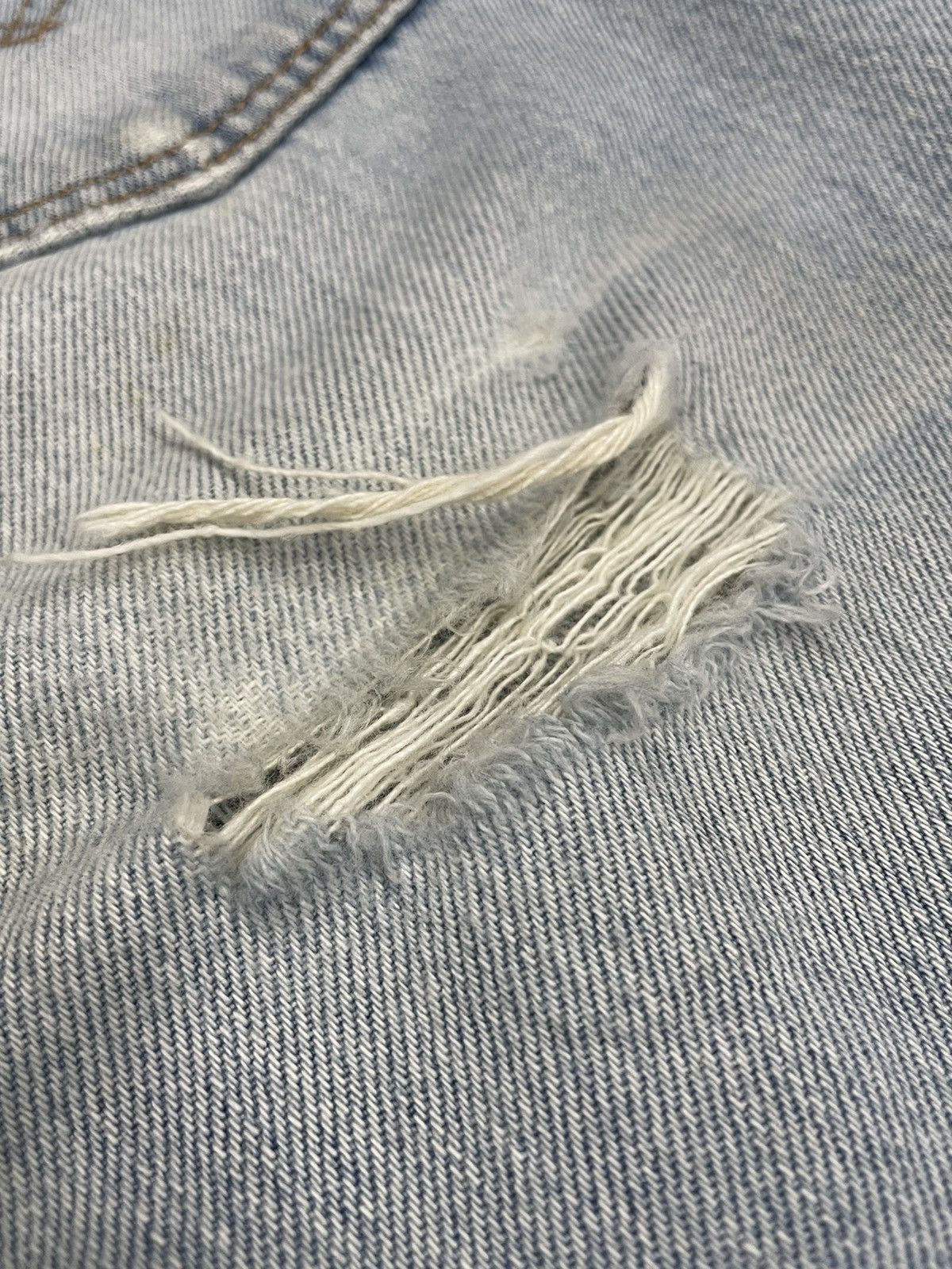 Levi's Vintage Levi’s 501 Light Wash Buttonfly Distressed USA Made Size US 27 - 9 Thumbnail