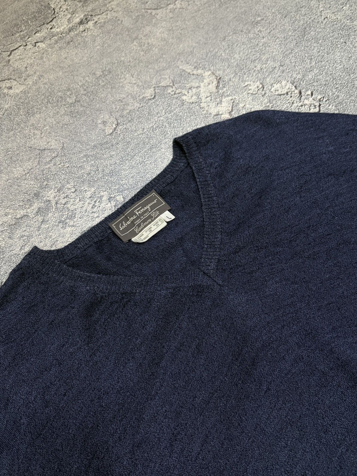 Salvatore Ferragamo Salvatore Ferragamo Cashmere Silk V-Neck Blue L Italy Size US L / EU 52-54 / 3 - 6 Thumbnail