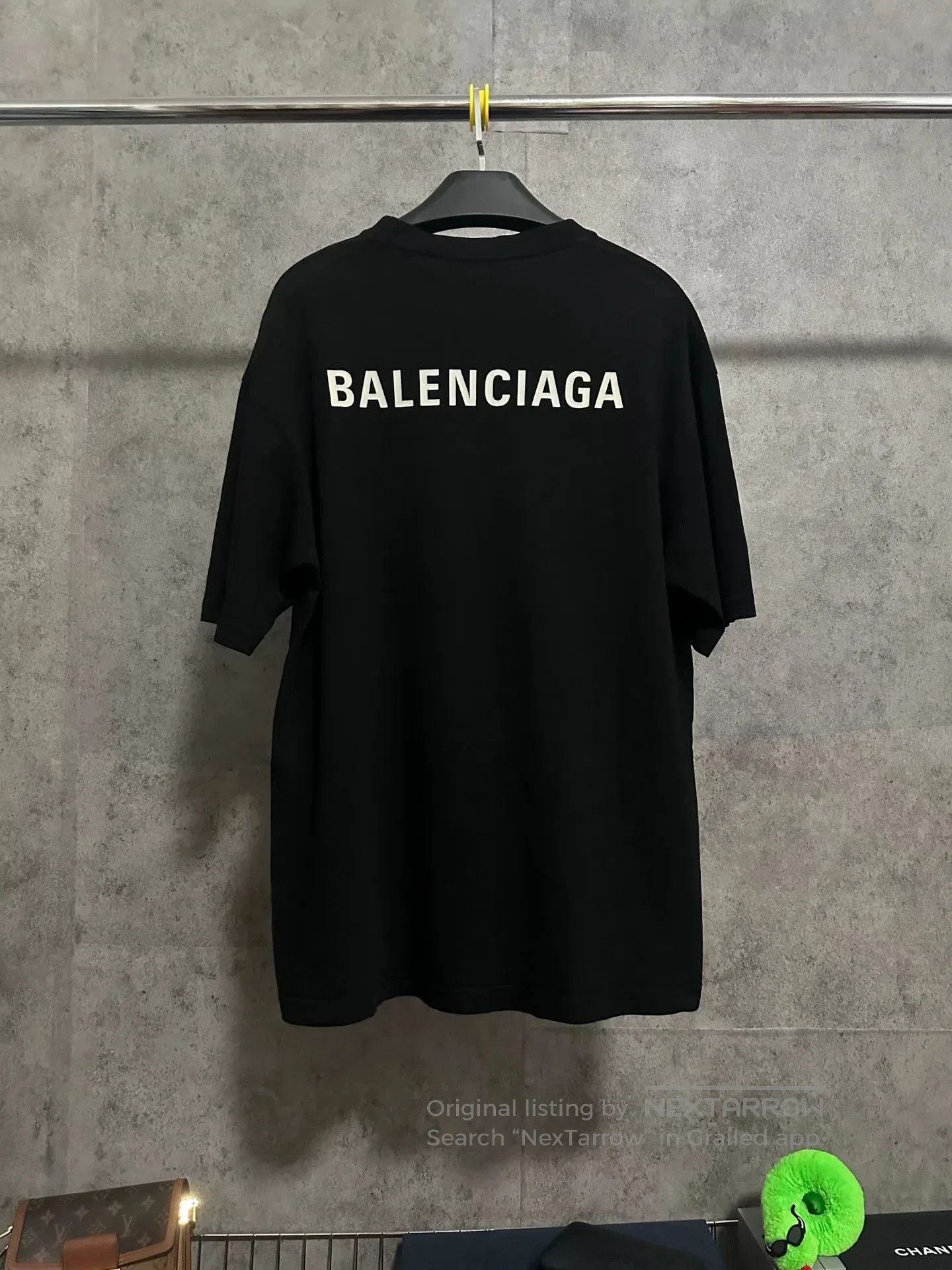 Balenciaga Balenciaga Short-Sleeve Logo Print T-Shirt. Size US S / EU 44-46 / 1 - 4 Thumbnail