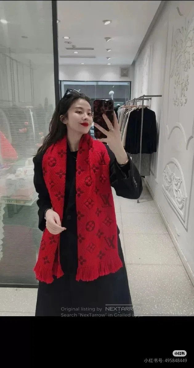 Louis Vuitton Louis Vuitton Classic Monogram Red Cashmere Scarf. Size ONE SIZE - 5 Thumbnail