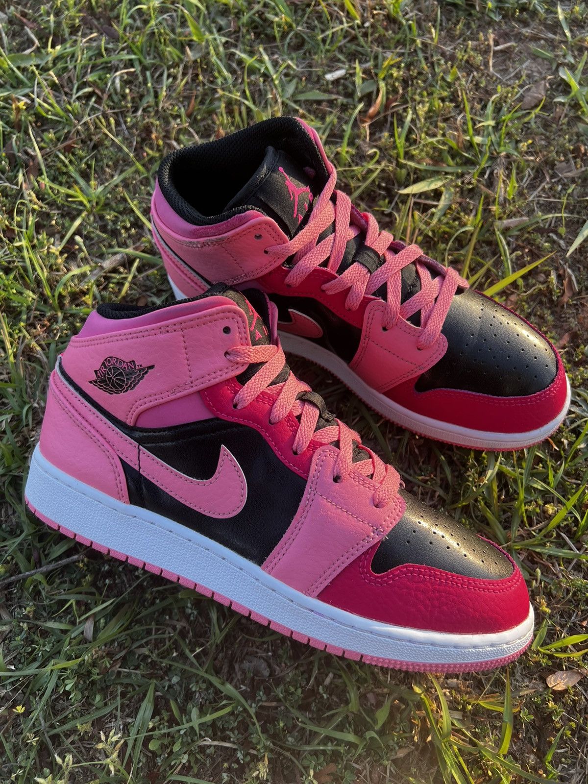 Jordan Brand CLEAN Air Jordan 1 size 6.5 Mens Coral Chalk Pink 2022 Retro Size US 6.5 / EU 39-40 - 1 Thumbnail