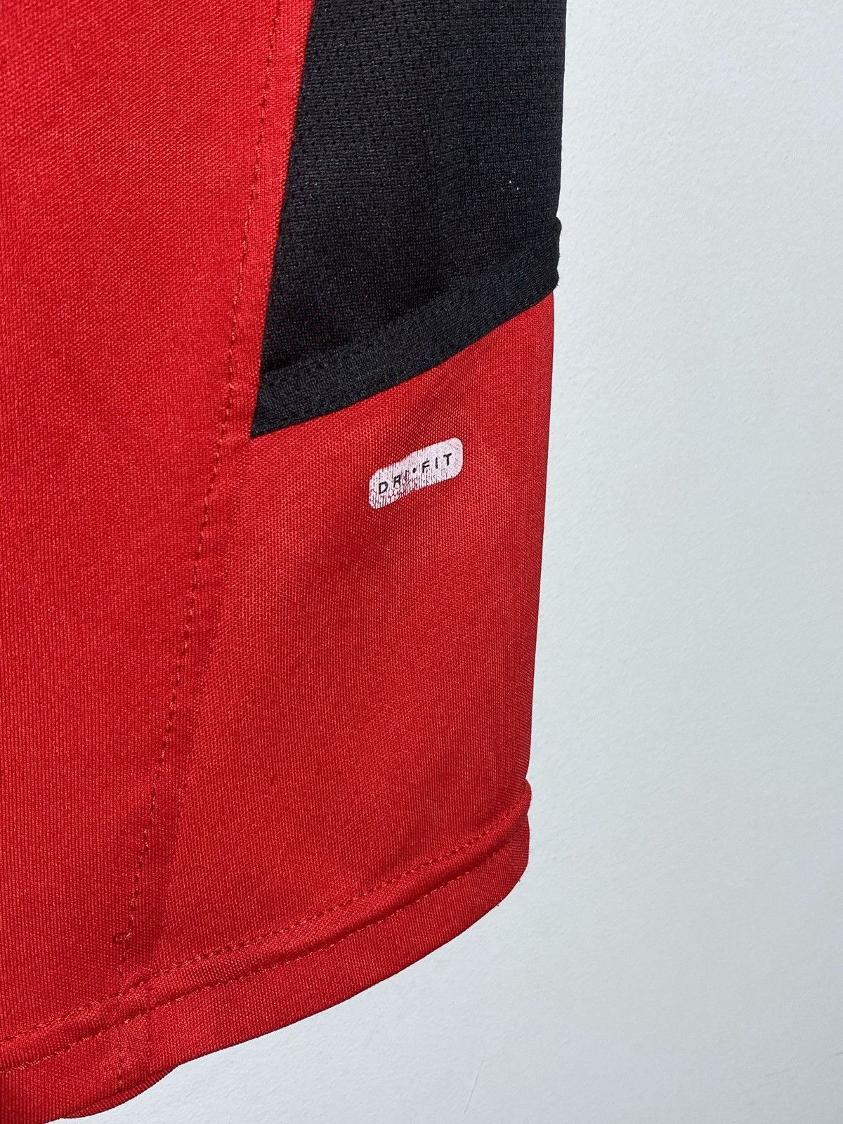 Nike Vntg Nike Manchester United Vodafone Retro Hype Jersey Size US M / EU 48-50 / 2 - 7 Thumbnail