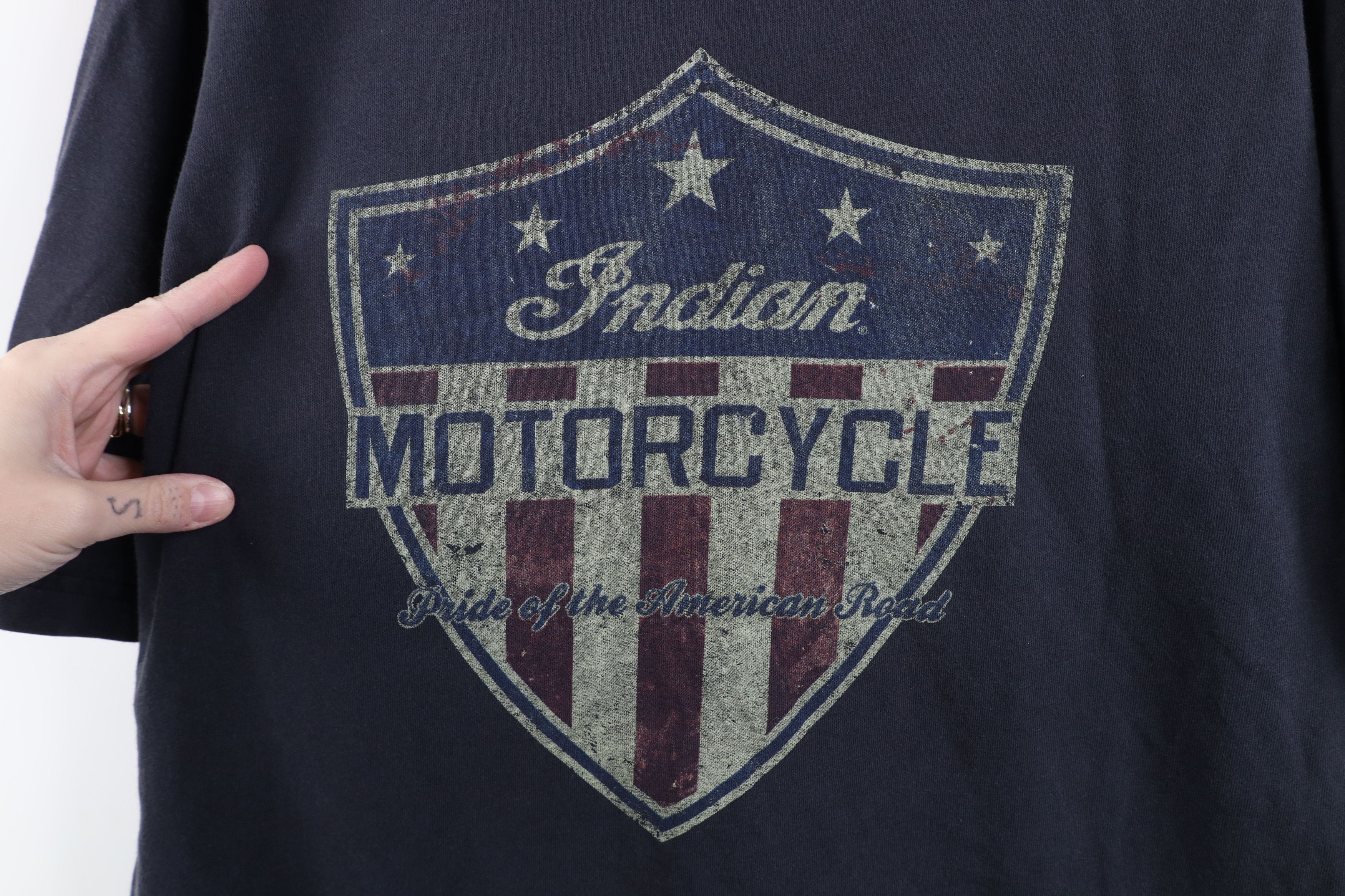 Vintage Vintage Indian Motorcycles Shield Crest T-Shirt Black Size US XL / EU 56 / 4 - 4 Thumbnail