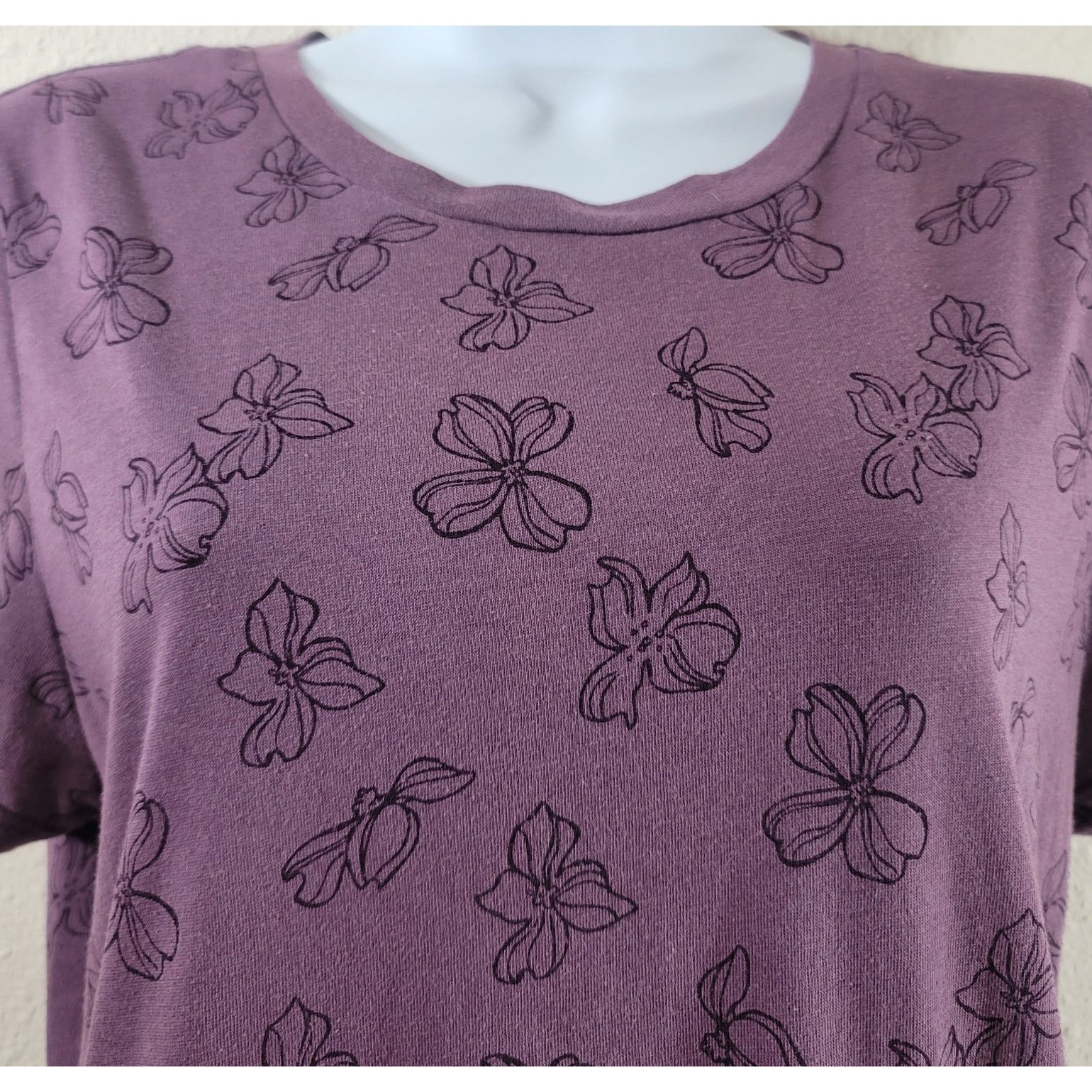 Old Navy Old Navy Purple Floral Round Neck T Shirt Top XL Lightweight Size XL / US 12-14 / IT 48-50 - 5 Thumbnail
