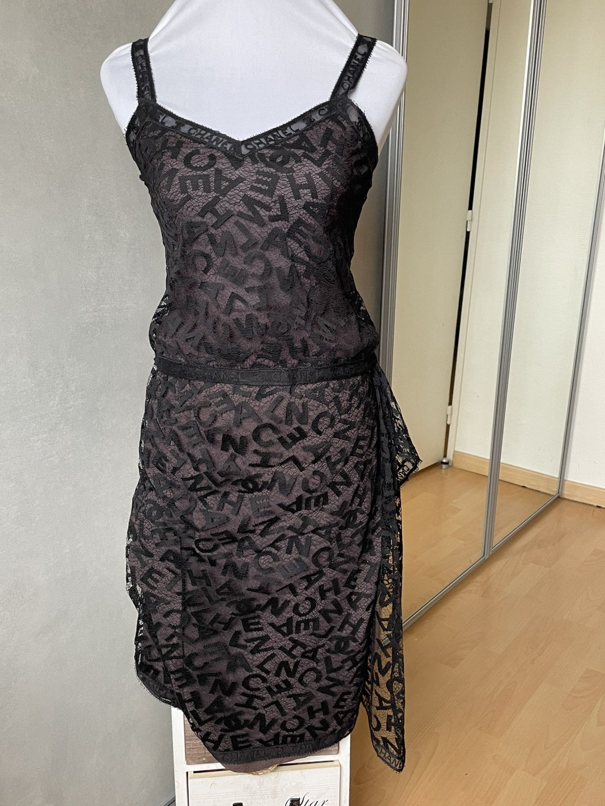 Chanel CHANEL SET TOP AND SKIRT LOGO CC MONOGRAM Size 27" / US 4 / IT 40 - 1 Thumbnail