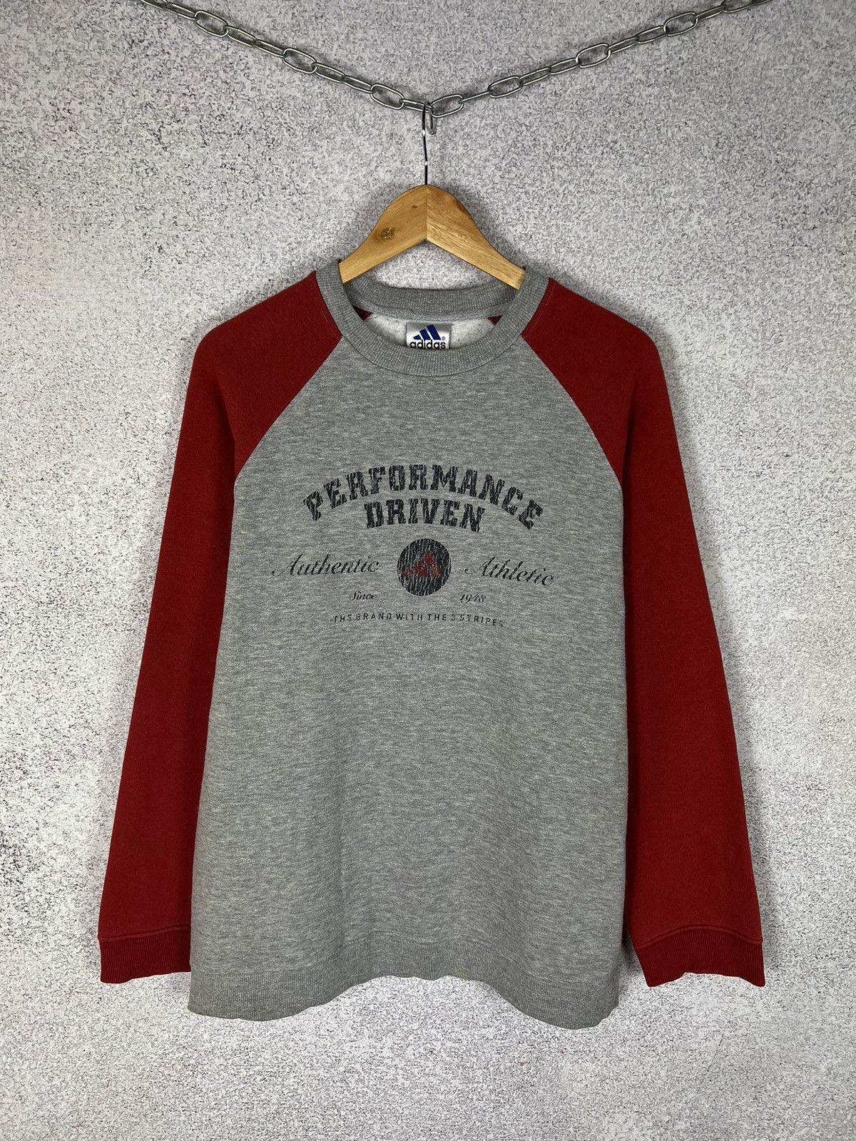 Adidas Vintage Adidas Center Logo Oversized Sweatshirt Size US S / EU 44-46 / 1 - 1 Thumbnail