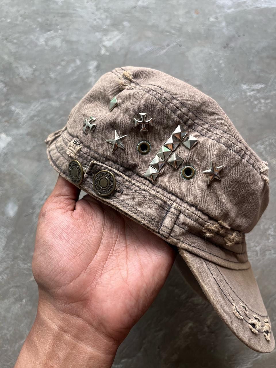 If Six Was Nine × Japanese Brand × Le Grande Bleu (L.G.B.) DISTRASSED PUNK STUDED HAT Size ONE SIZE - 3 Thumbnail