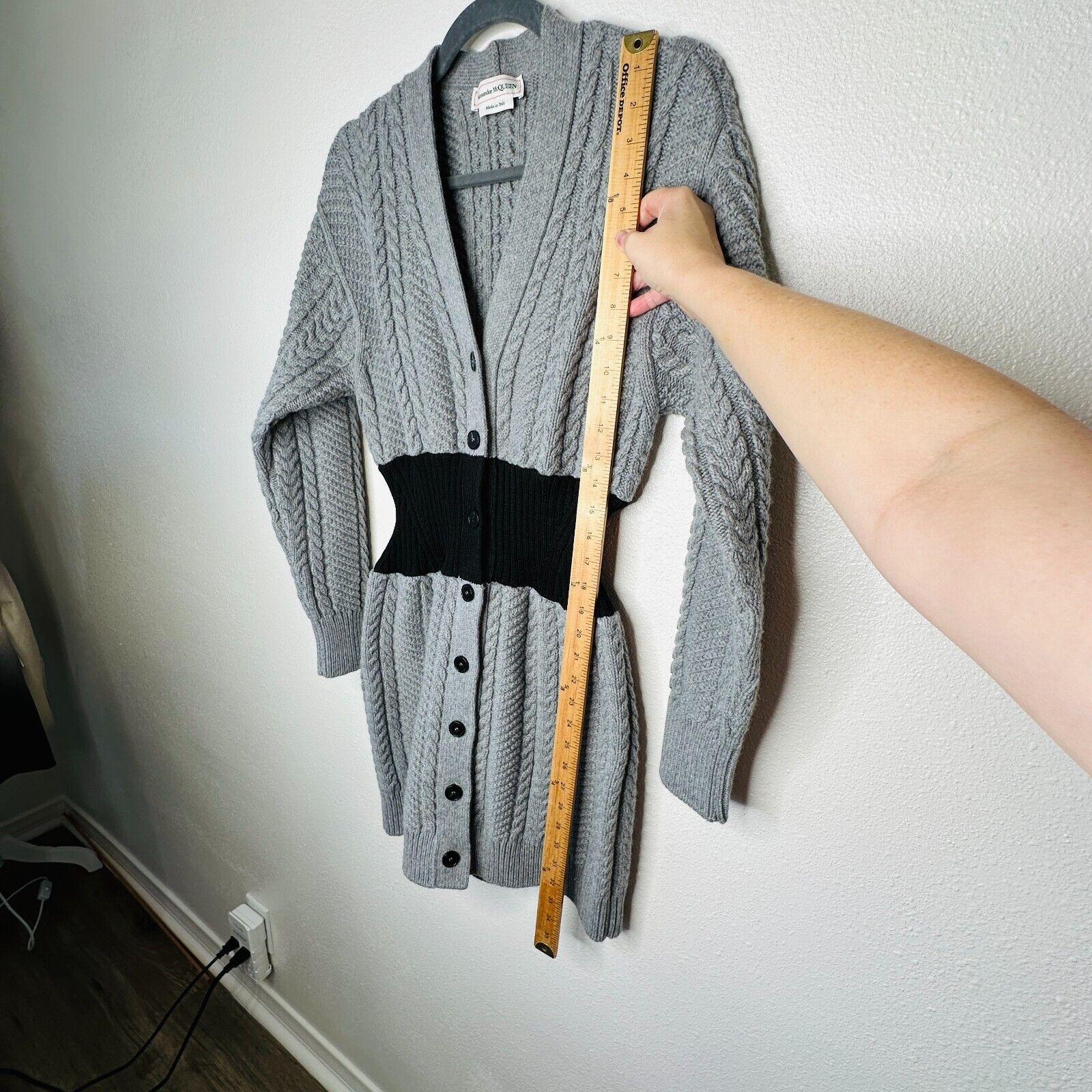 Alexander McQueen Alexander McQueen Gray Knit Black Waist VNeck Sweater Dress Size M / US 6-8 / IT 42-44 - 13 Thumbnail