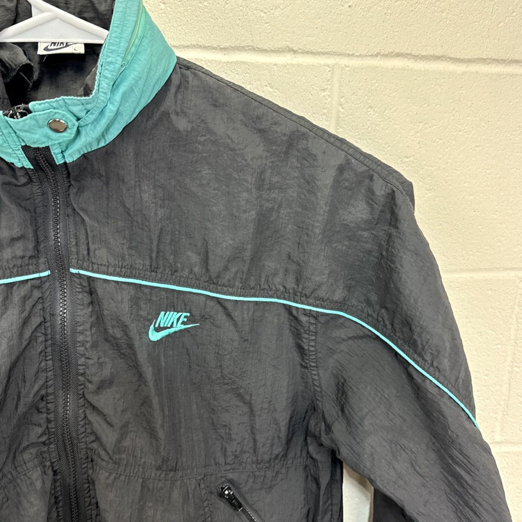 Nike VINTAGE Nike Jacket Windbreaker Black Teal Large Full Zip Hooded 80s 90s Swoosh Size US L / EU 52-54 / 3 - 7 Thumbnail