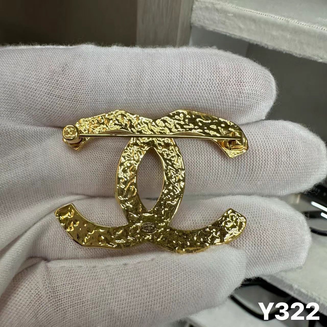 Chanel Chanel 23A Irregular CC Brooch New w/ Dust Bag Y322 Size ONE SIZE - 5 Thumbnail