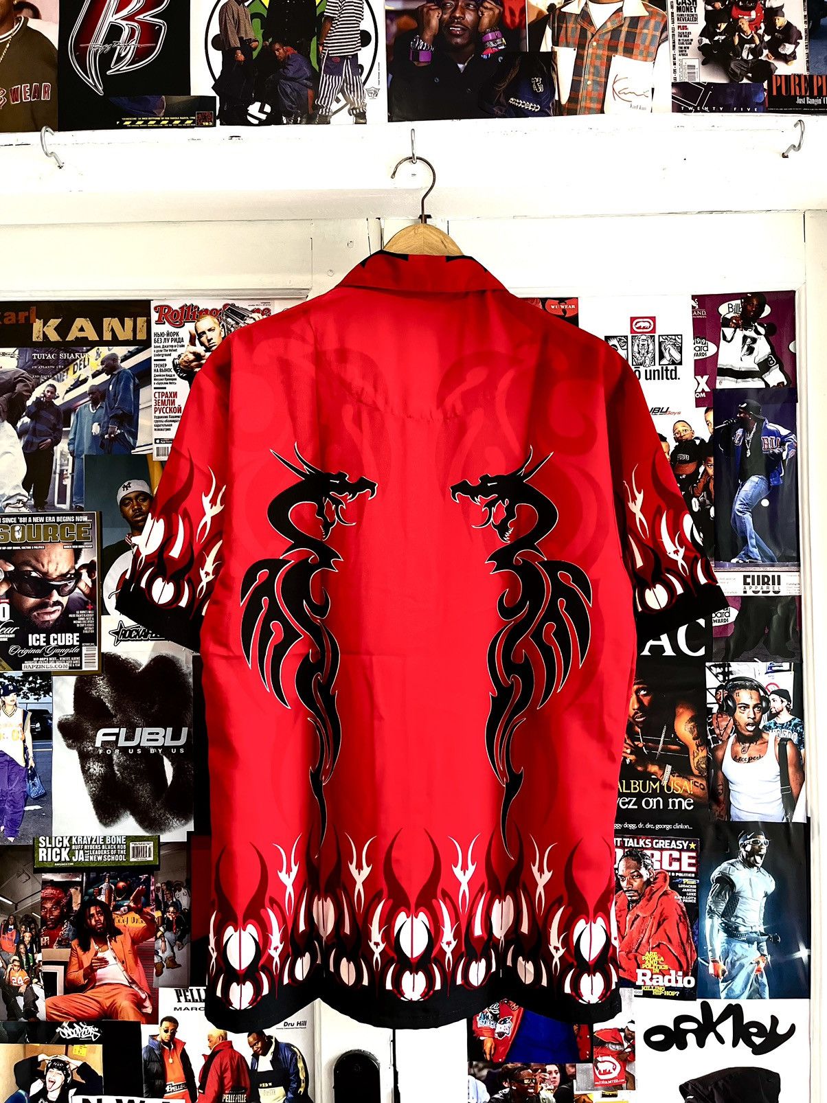 Dragonfly × Grunt Style × JNCO 𝐘2𝐊 𝐍𝐎 𝐁𝐎𝐔𝐍𝐃𝐀𝐑𝐈𝐄𝐒 𝐃𝐑𝐀𝐆𝐎𝐍 𝐅𝐋𝐀𝐌𝐄𝐒 𝐀𝐑𝐓 𝐎𝐏𝐄𝐍 𝐂𝐎𝐋𝐋𝐀𝐑 𝐒𝐇𝐈𝐑𝐓 Size US M / EU 48-50 / 2 - 12 Thumbnail