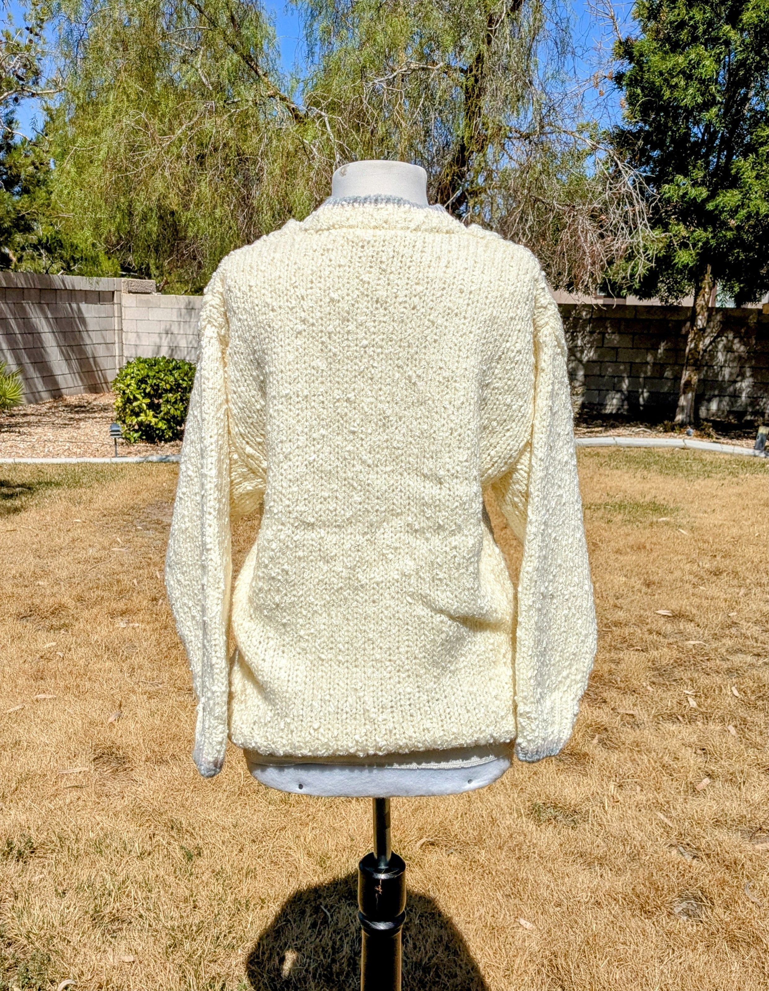 Liz Claiborne 1980s VTG Liz Claiborne Petites Boucle V-Neck Knit Sweater Size M / US 6-8 / IT 42-44 - 4 Thumbnail