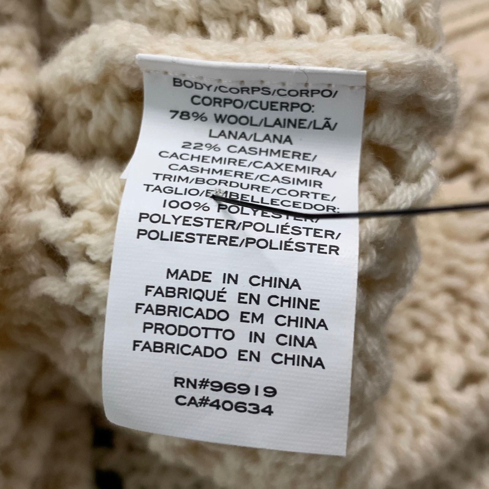 Marc Jacobs MARC JACOBS Size M Cream Gold Wool Cashmere Payettes Sweater Size M / US 6-8 / IT 42-44 - 6 Thumbnail