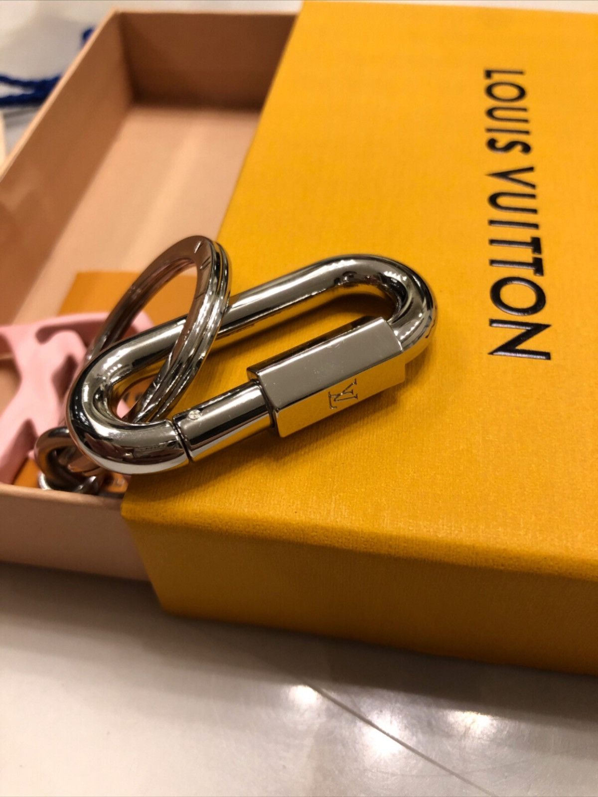 Louis Vuitton LV Key Holder And Bag Charm Size ONE SIZE - 7 Thumbnail