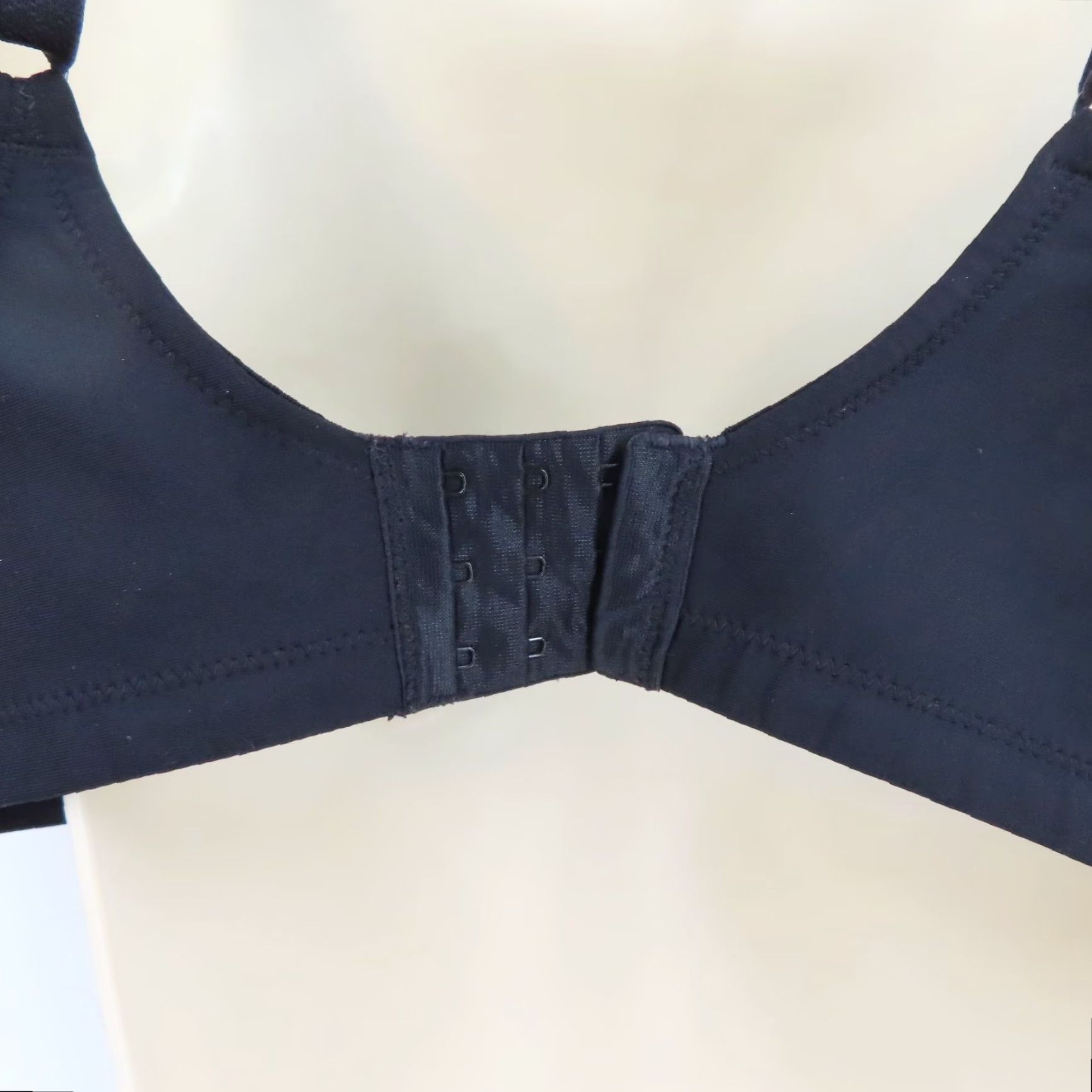 Vintage VANITY FAIR Bra 38D Full Figure Beauty Back Smoother Wireless Black 71380 Women T-Shirt Bra Sexy Back Support Size ONE SIZE - 6 Thumbnail