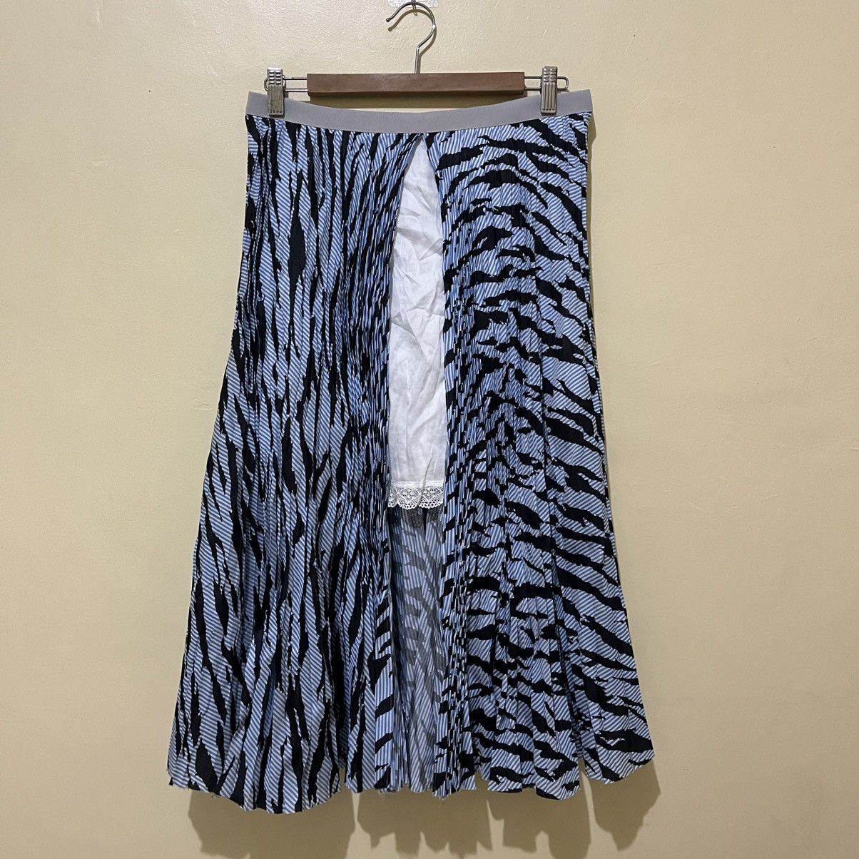 Sacai SACAI LUCK SS15 SLIT SKIRT Size 28" / US 6 / IT 42 - 4 Thumbnail