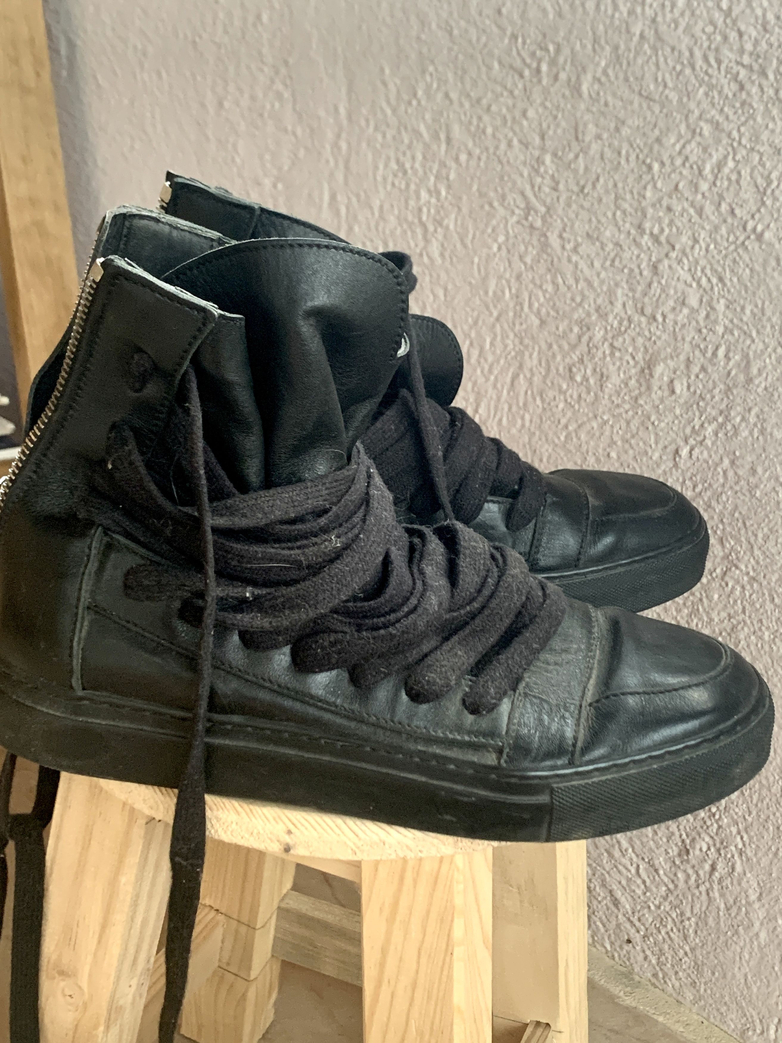 Multi-laced Black Sneakers
