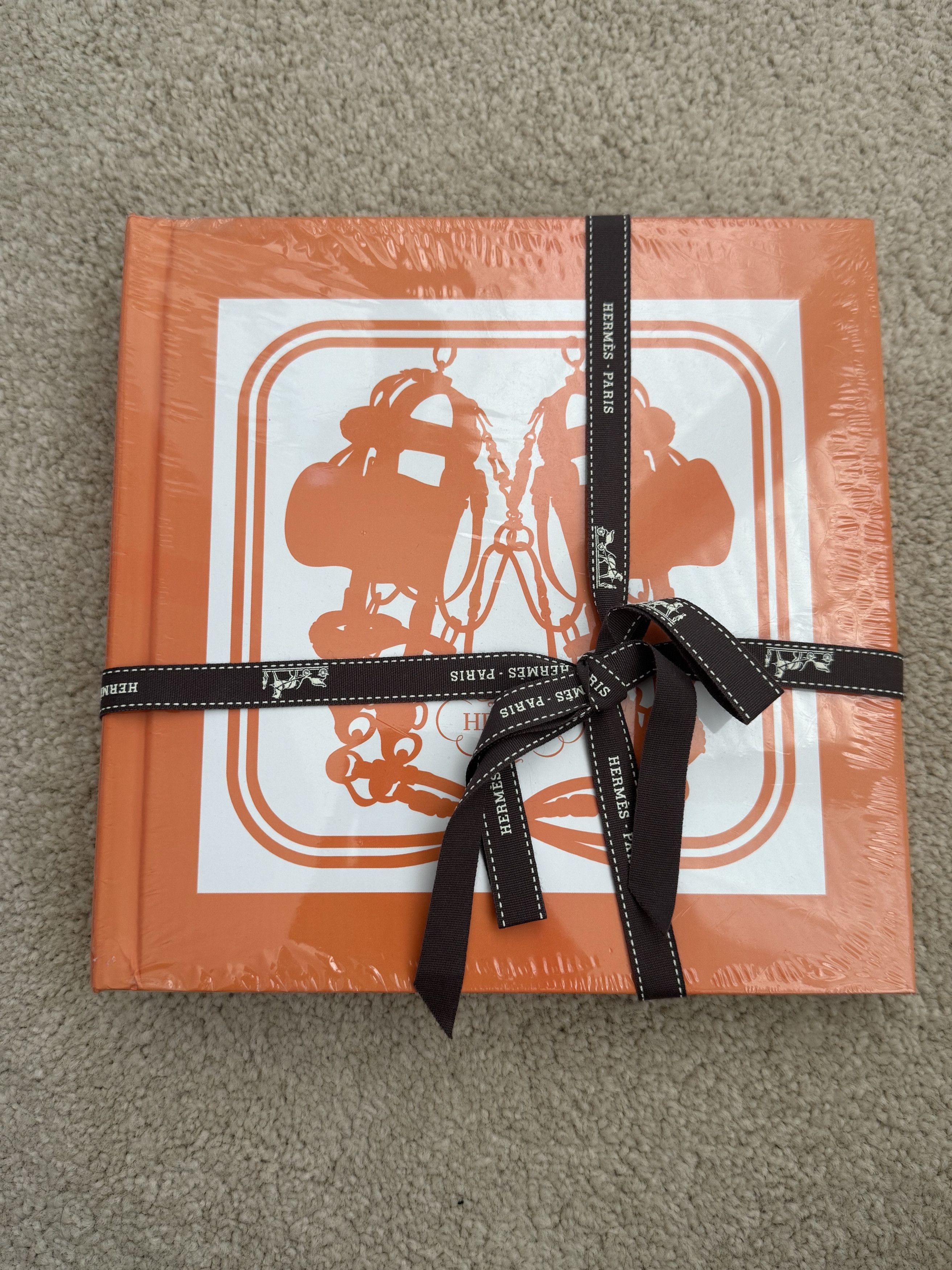 Hermes New Sealed Hermes Pop Up Book Size ONE SIZE - 1 Thumbnail