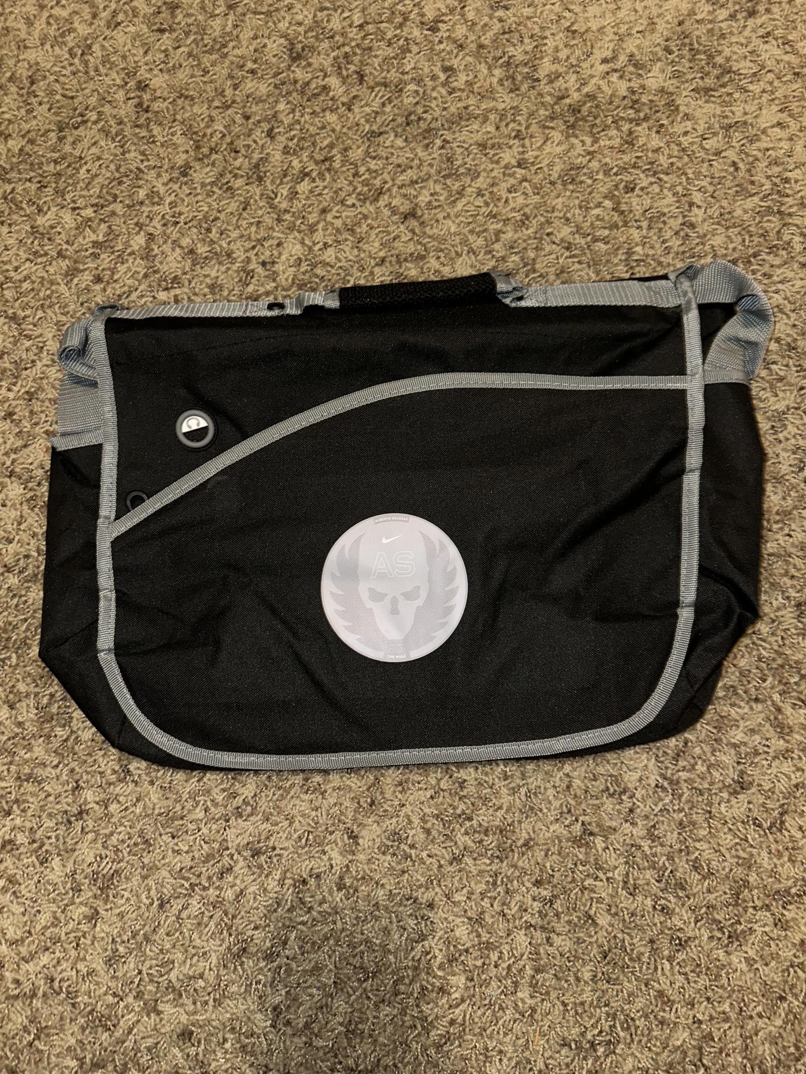 Nike Nike Oregon Projects Shoulder Laptop Bag Black Pockets Size ONE SIZE - 2 Thumbnail