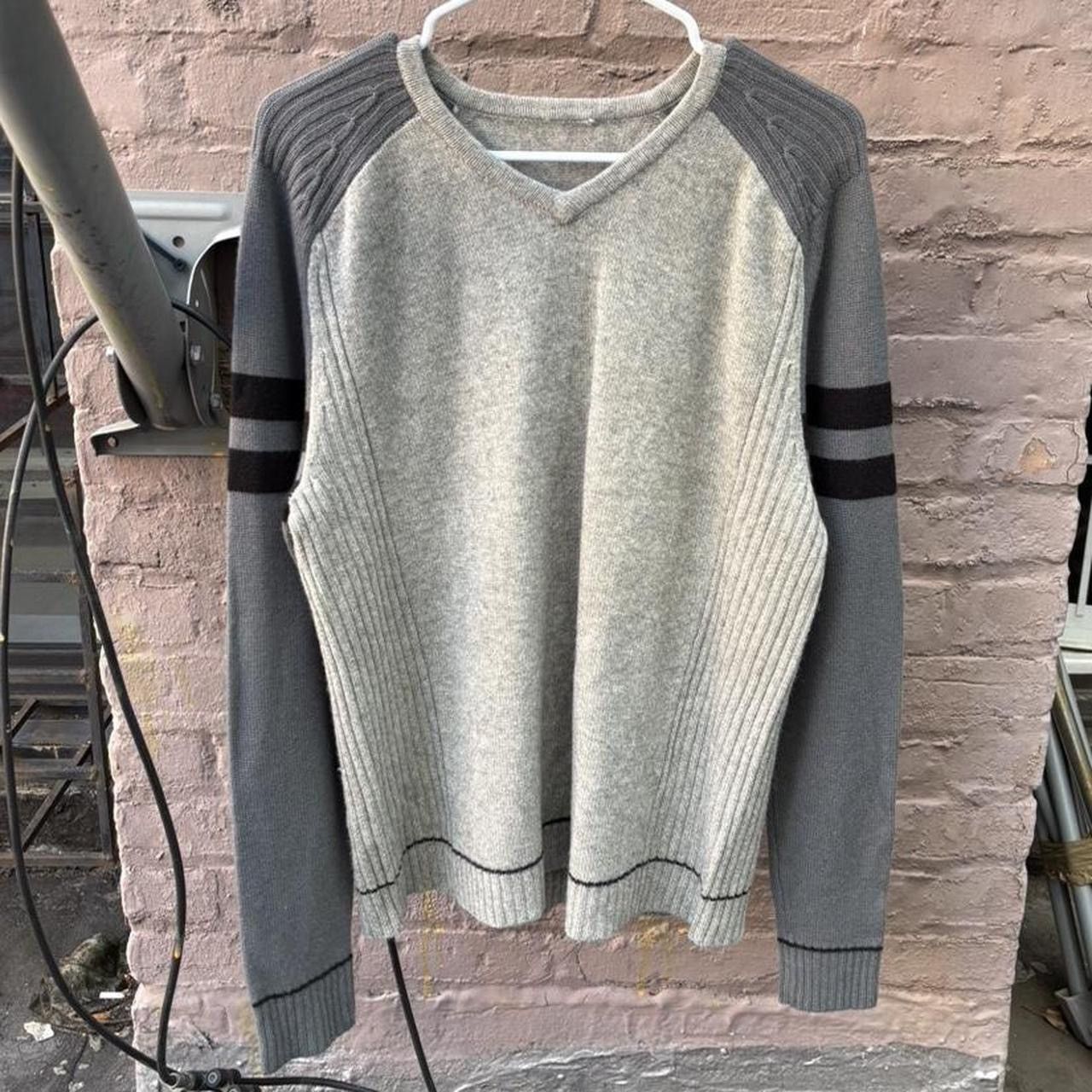 Other Early 2000s Y2K Grey V-Neck Raglan Sports Sweater Size US M / EU 48-50 / 2 - 1 Thumbnail