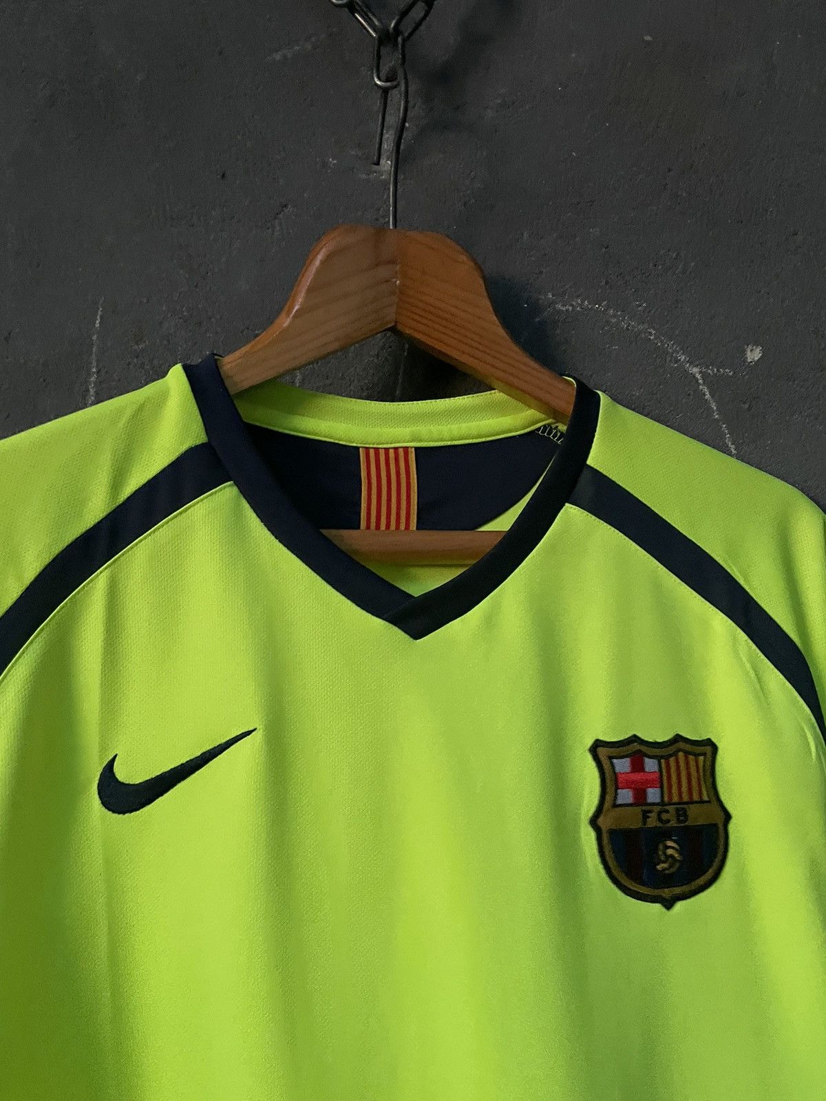 Nike × Vintage Vintage Nike Fc Barcelona 2005/2006 Away Football Shirt Size US L / EU 52-54 / 3 - 4 Thumbnail