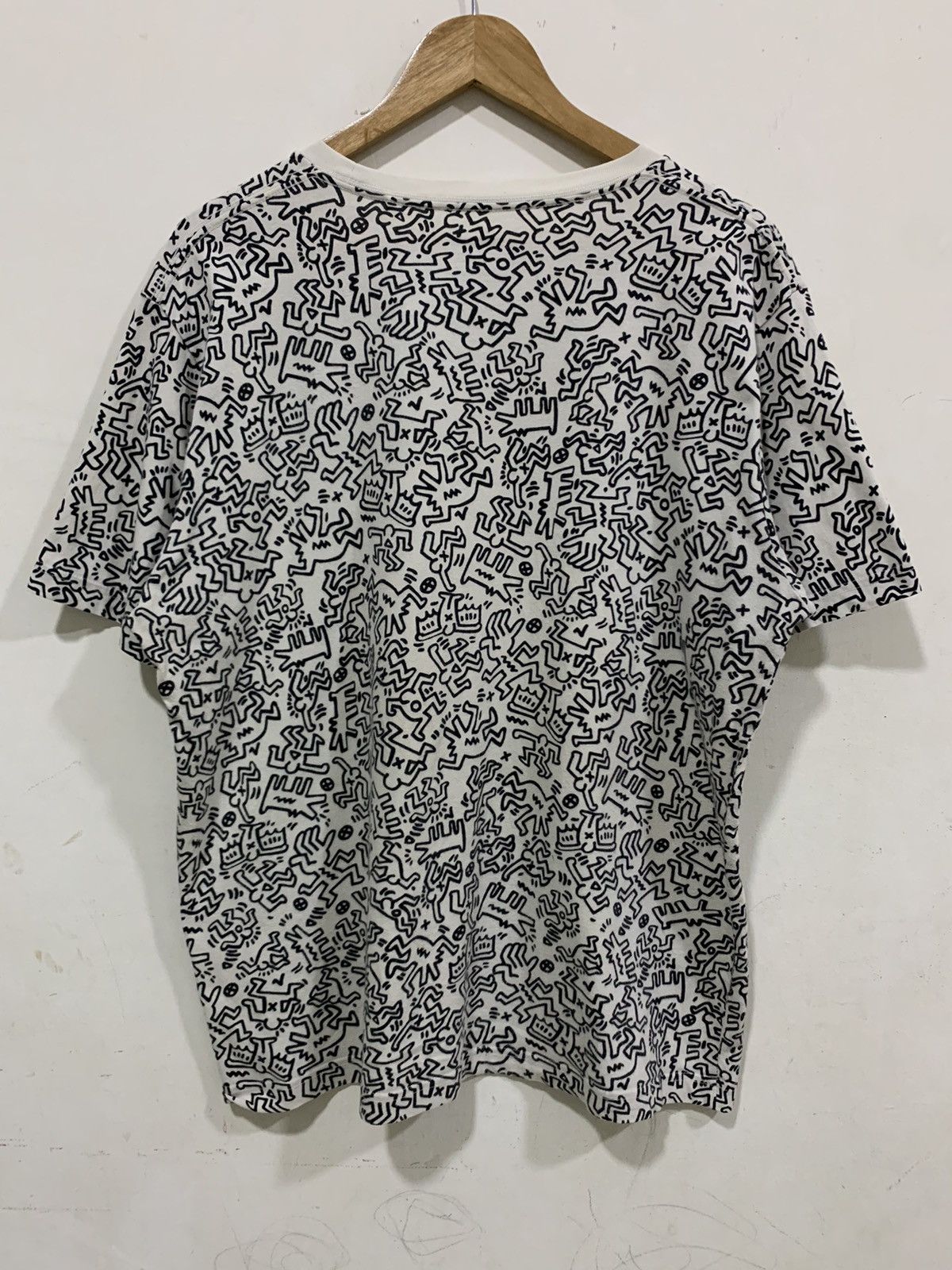 Keith Haring Vintage Y2K Keith Harring Art Graphic Full Print Uniqlo Tee Size US XL / EU 56 / 4 - 5 Thumbnail