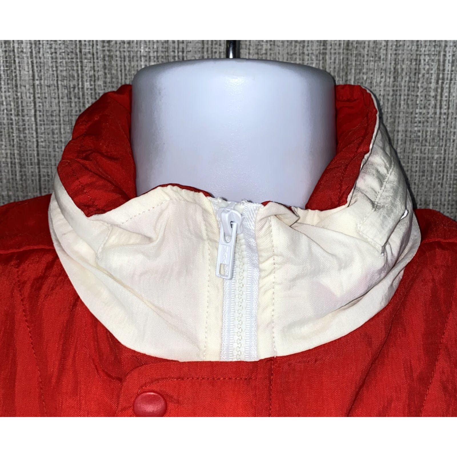 Vintage Mens Red Nylon Cambridge Full Zip Jacket Size S/M TUCKABLE HOOD Jacket Mens Red Nylon Cambridge Full Zip S/M HOOD? Size US S / EU 44-46 / 1 - 3 Thumbnail
