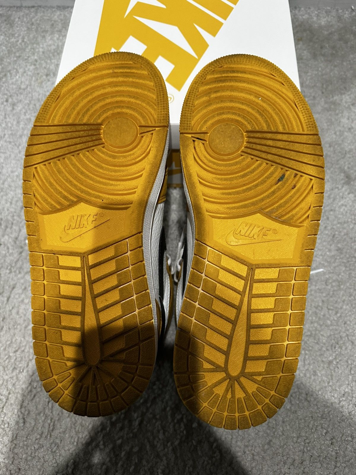 Jordan Brand Air Jordan 1 High OG Yellow Ochre Size US 9 / EU 42 - 6 Thumbnail