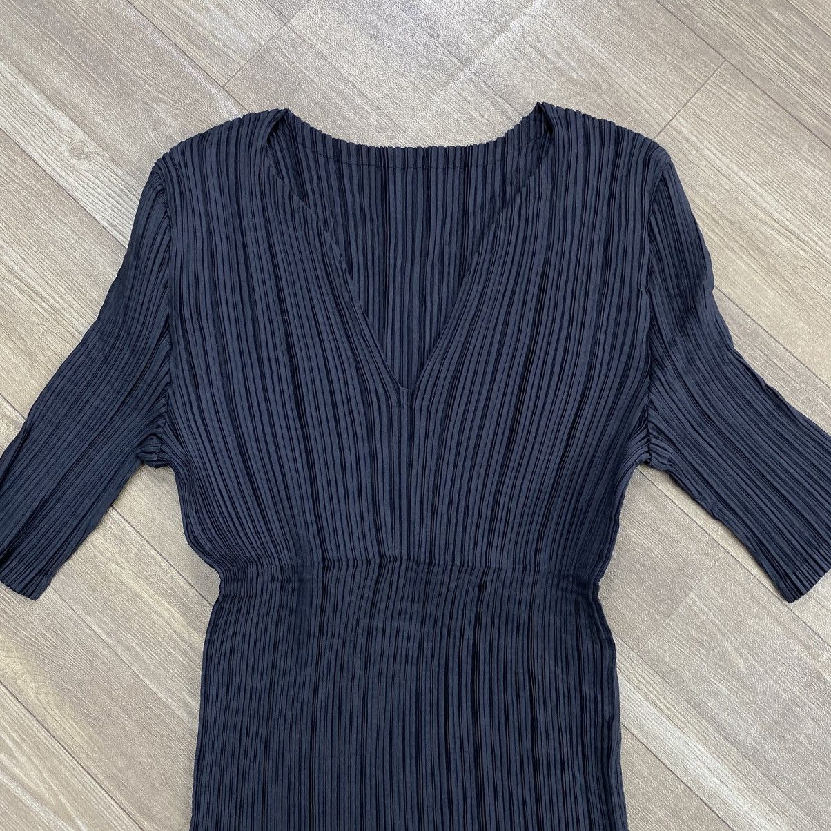 Pleats Please Issey Miyake Vintage Pleats Please Issey Fete Miyake Black V Neck Top🖤 Size US S / EU 44-46 / 1 - 2 Thumbnail
