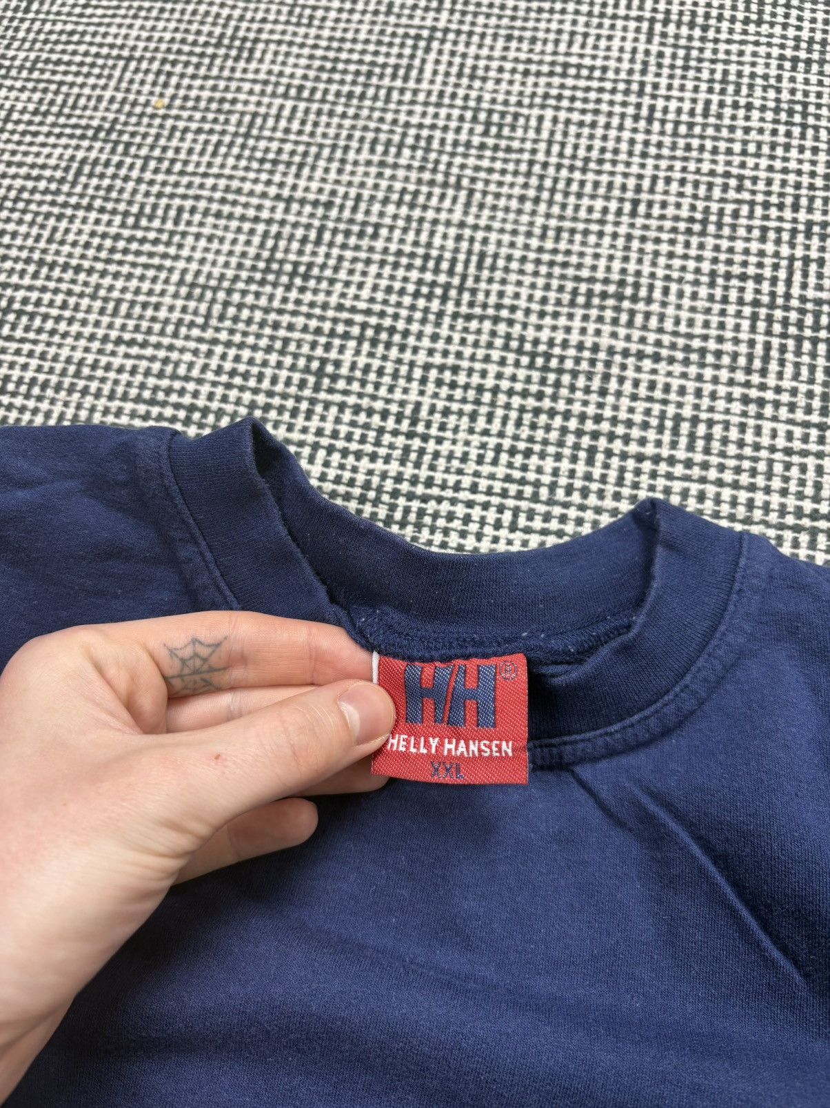 Helly Hansen 90s Helly Hansen outdoor big logo embroidered tee vintage Size US XL / EU 56 / 4 - 3 Thumbnail