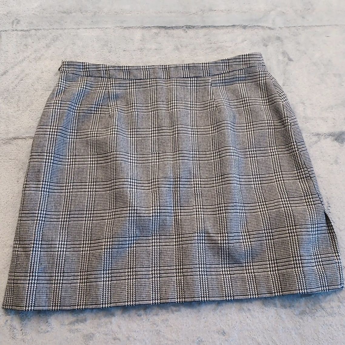 Vintage NY&CO Skirt Short Black Plaid Wool Blend Pencil Lined Slits 14 Womens Regular Wool Nylon Polyester Dry Clean Only Size 36" / US 14 / IT 50 - 6 Thumbnail