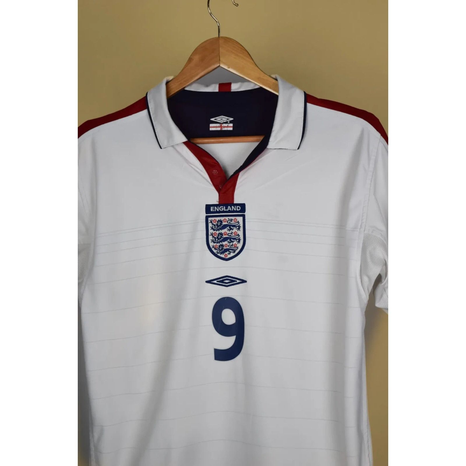 Umbro AUTHENTIC 2003 England Home Wayne Rooney #9 – Soccer Jersey Size US M / EU 48-50 / 2 - 4 Thumbnail