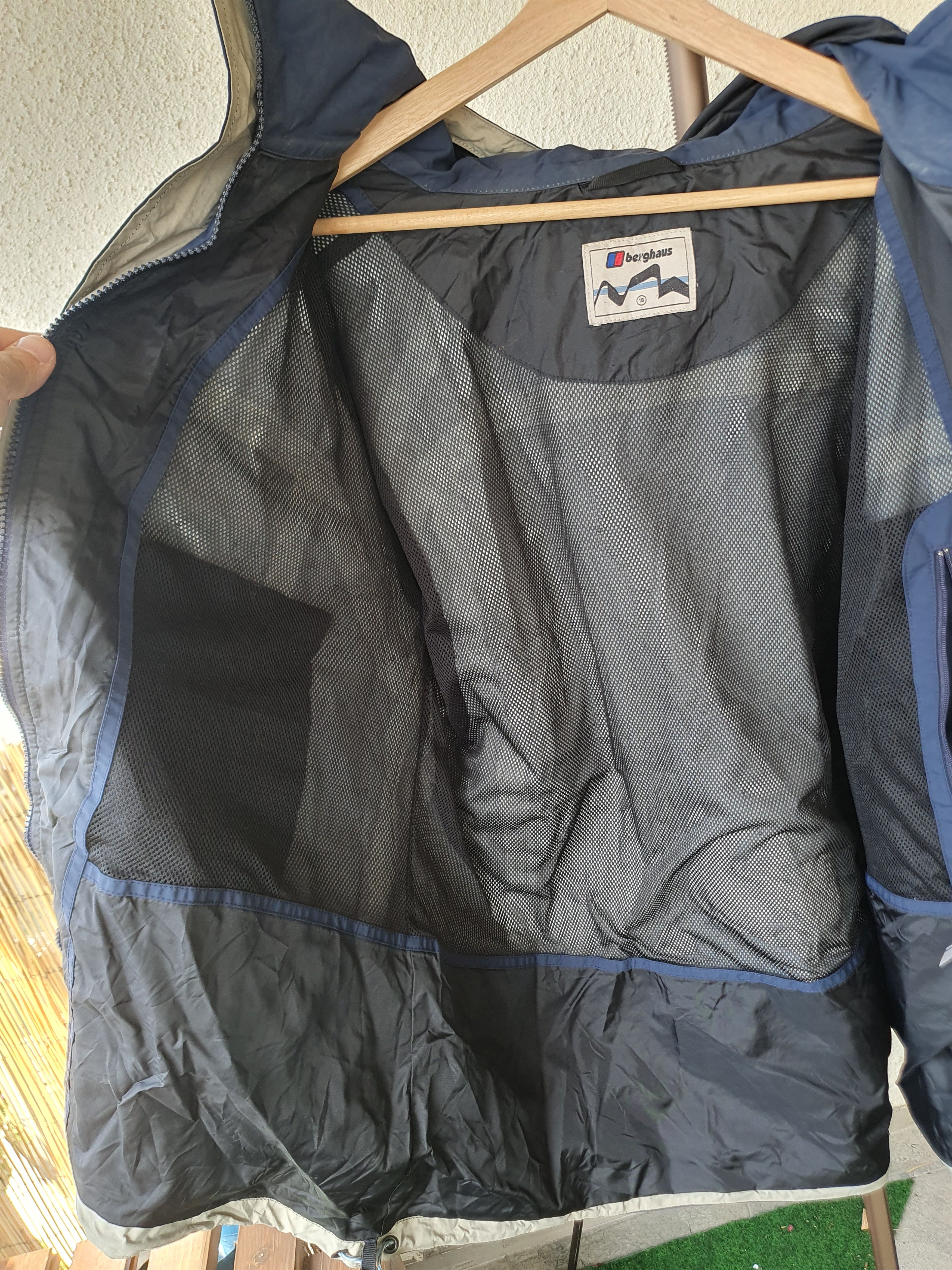 Berghaus Berghaus Aqua Foil Shell Jacket Lightweigh hooded sz L Size US L / EU 52-54 / 3 - 5 Thumbnail