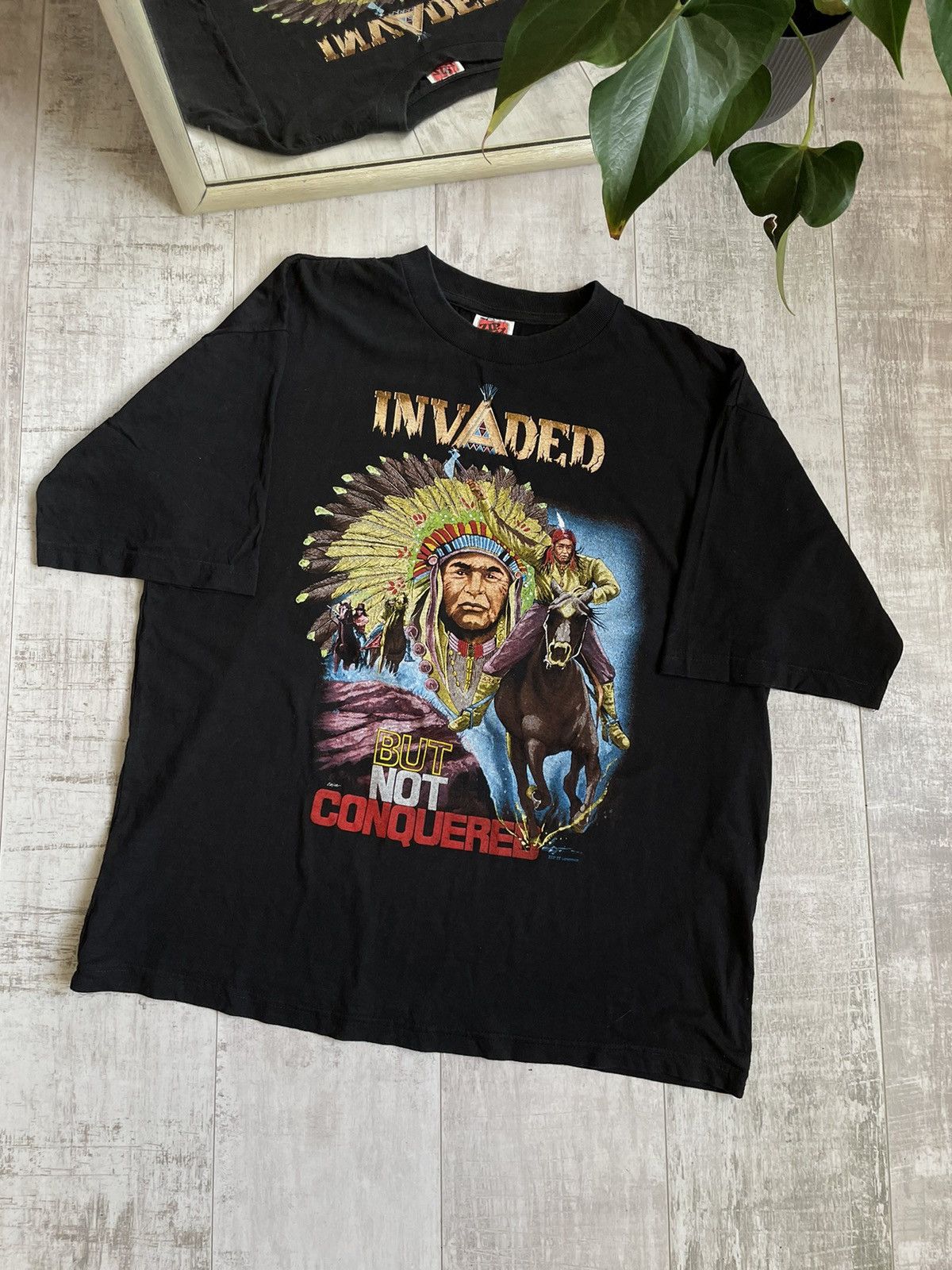 Vintage Vintage 90’s Zip It London Indian T-Shirt Western RARE Size US XL / EU 56 / 4 - 1 Thumbnail
