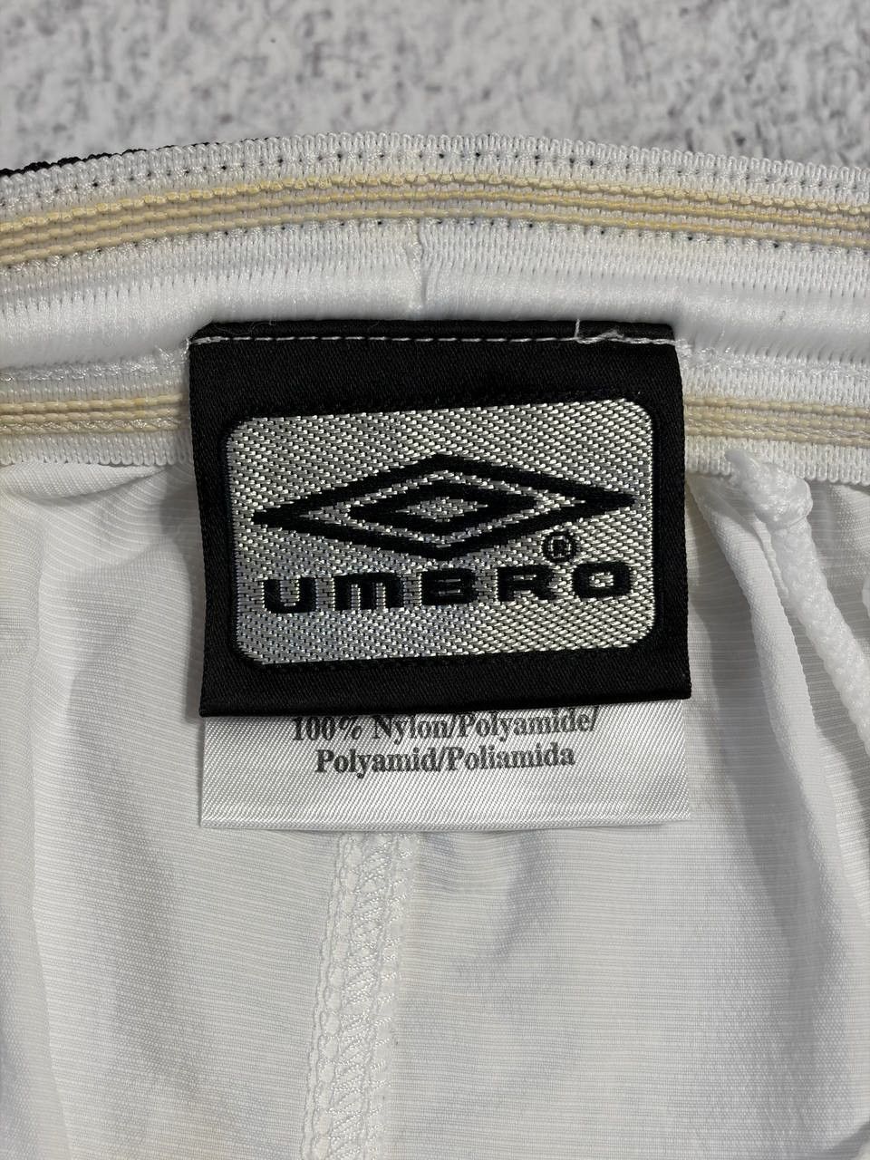 Umbro Manchester United 2000s Umbro Football Vintage Shorts Soccer Size US 32 / EU 48 - 8 Thumbnail