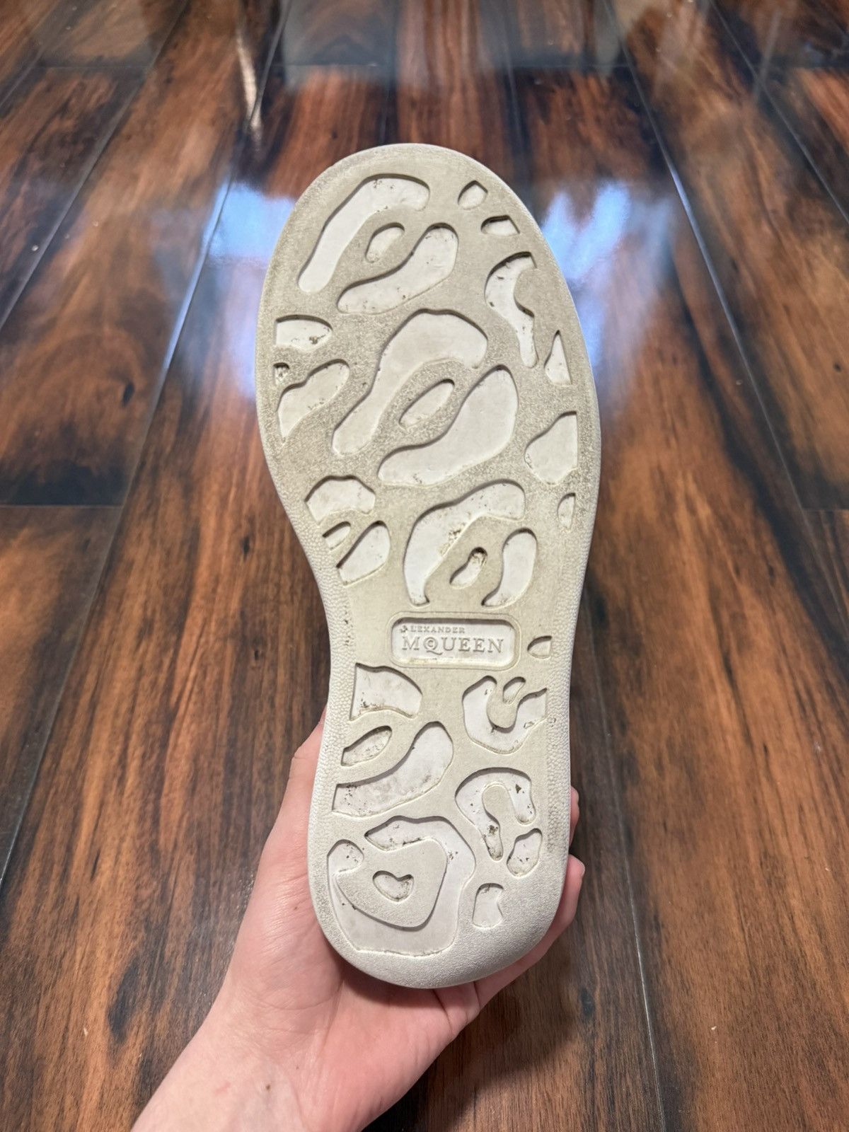 Alexander McQueen Alexander Mcqueen Oversized Sneaker White Green Velvet Heel Size US 7 / EU 40 - 7 Thumbnail