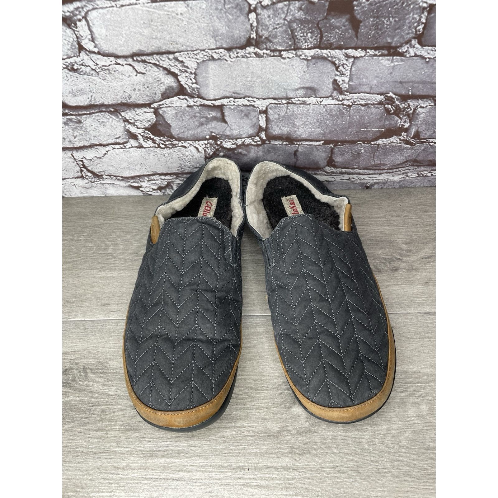 Olukai OluKai Hanohano Waxed Canvas Shadow Gray Wool Shearling Slip Size US 11.5 / IT 41.5 - 15 Thumbnail