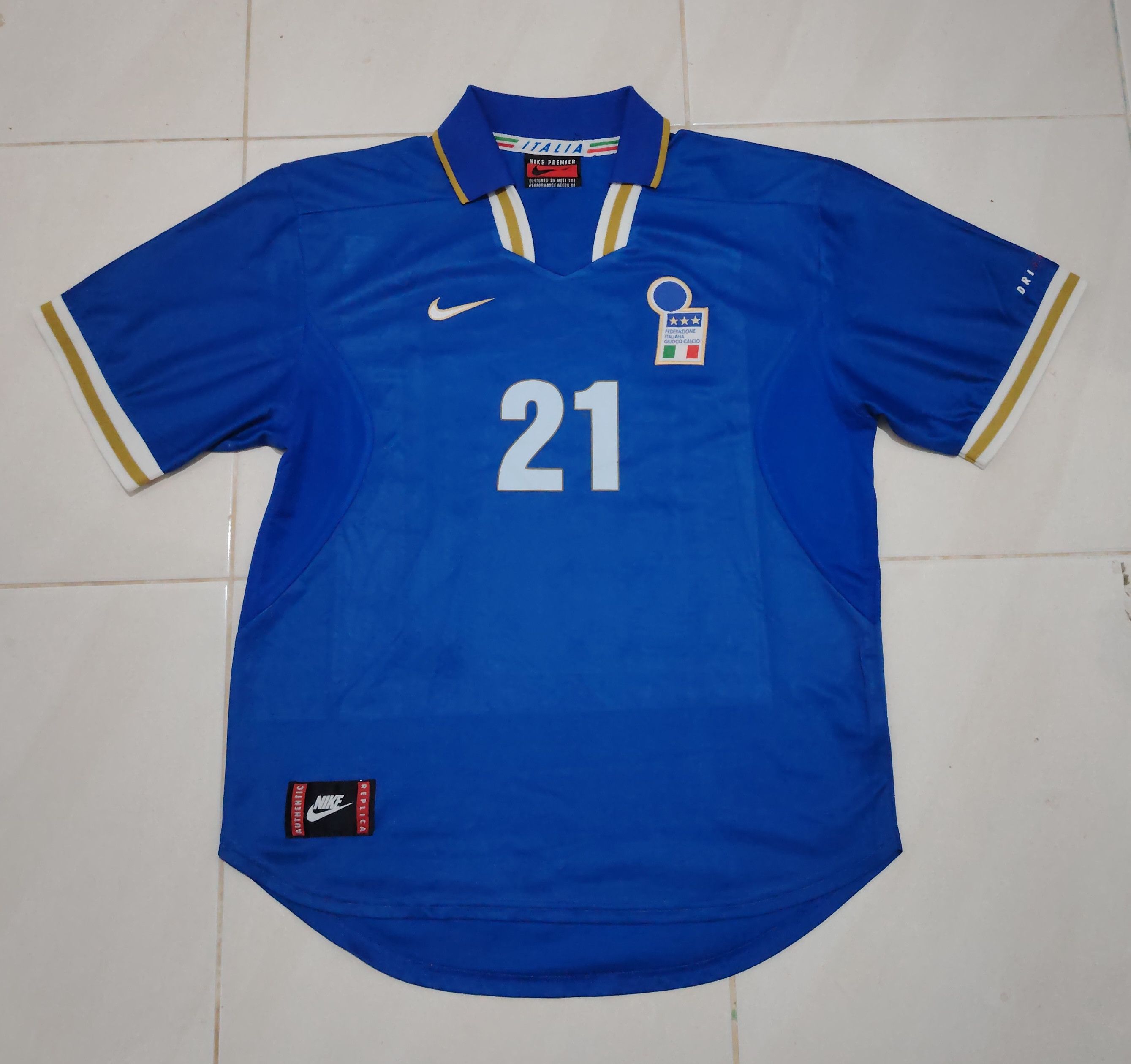 Nike Vintage 90s Nike Italia 94 Jersey#21 Zola Size US L / EU 52-54 / 3 - 2 Thumbnail