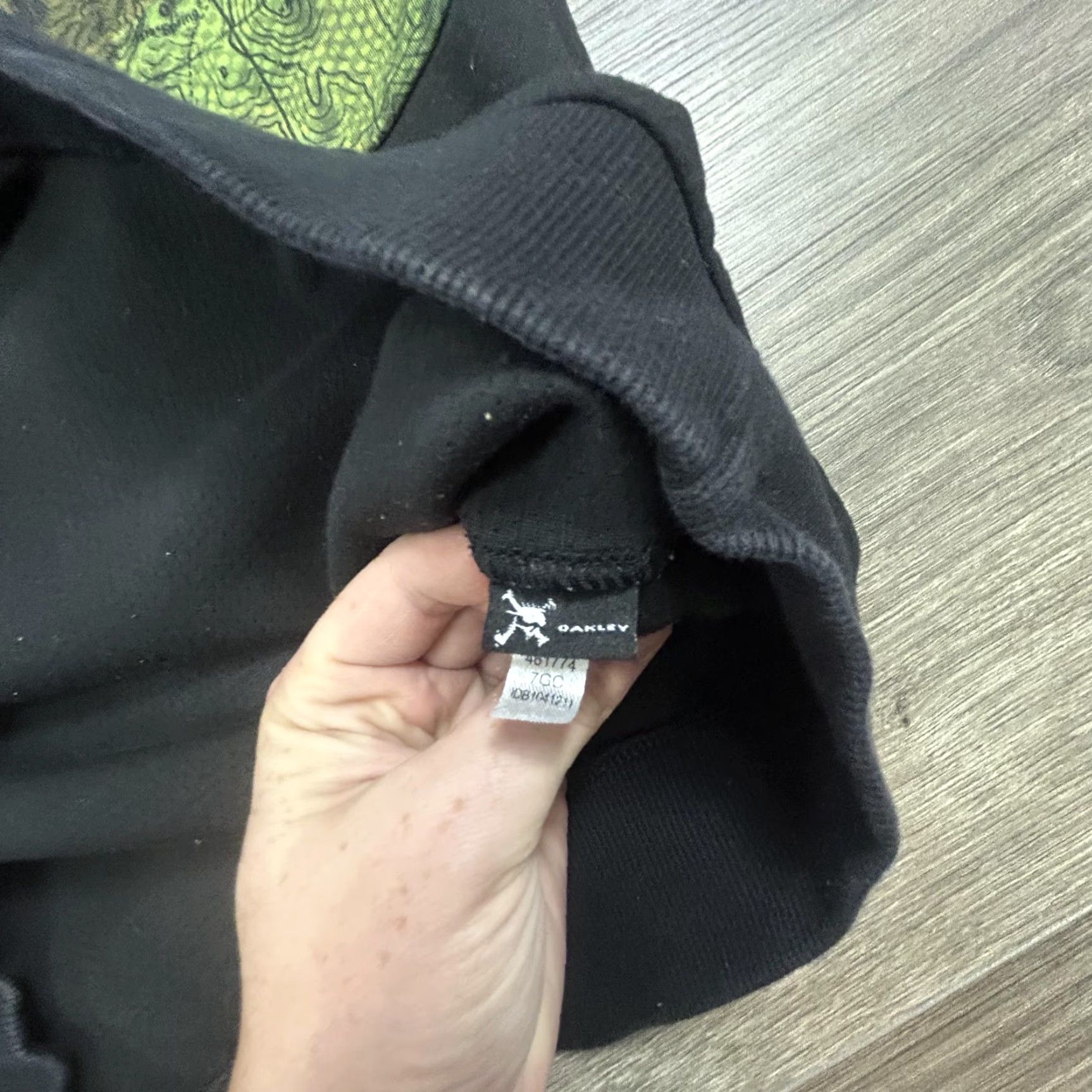 Oakley Oakley Sweatshirt Mens XL Black Camo Performance Fit Crewneck Logo Graphic Print Pullover Knitted Knit Regular Sleeve Boys Mens to Adults? Size US XL / EU 56 / 4 - 6 Thumbnail